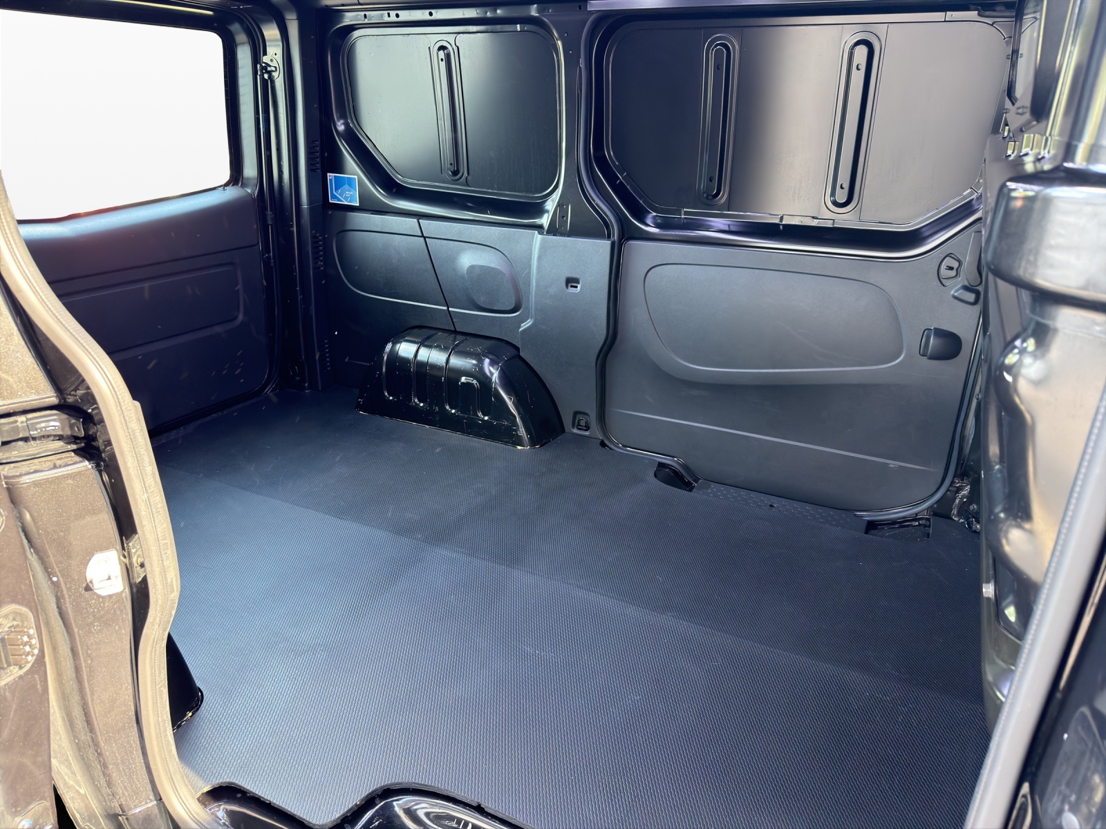 RENAULT Trafic 2.0 Blue dCi 130 Advance L1H1-image-13
