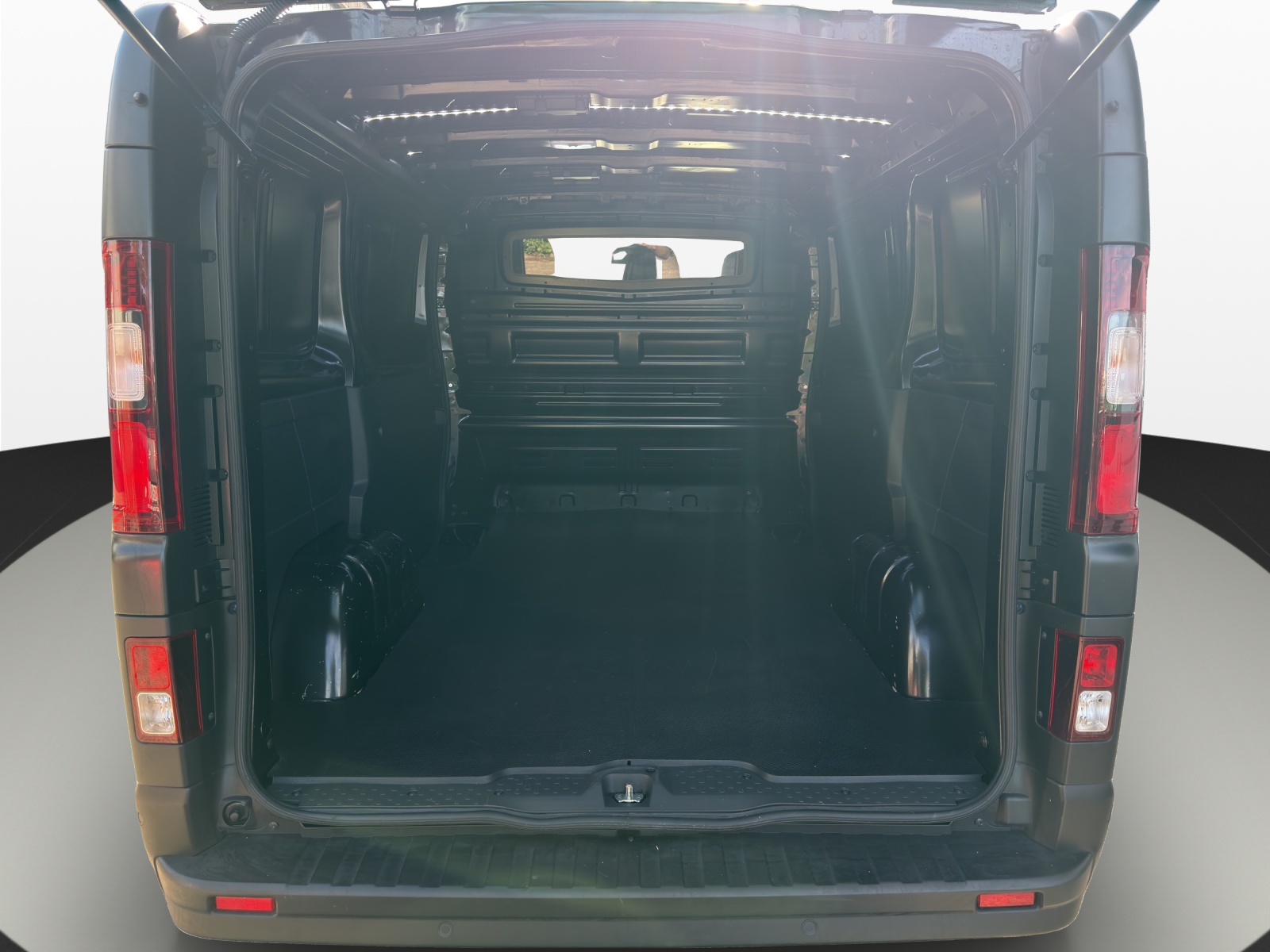 RENAULT Trafic 2.0 Blue dCi 130 Advance L1H1-image-17