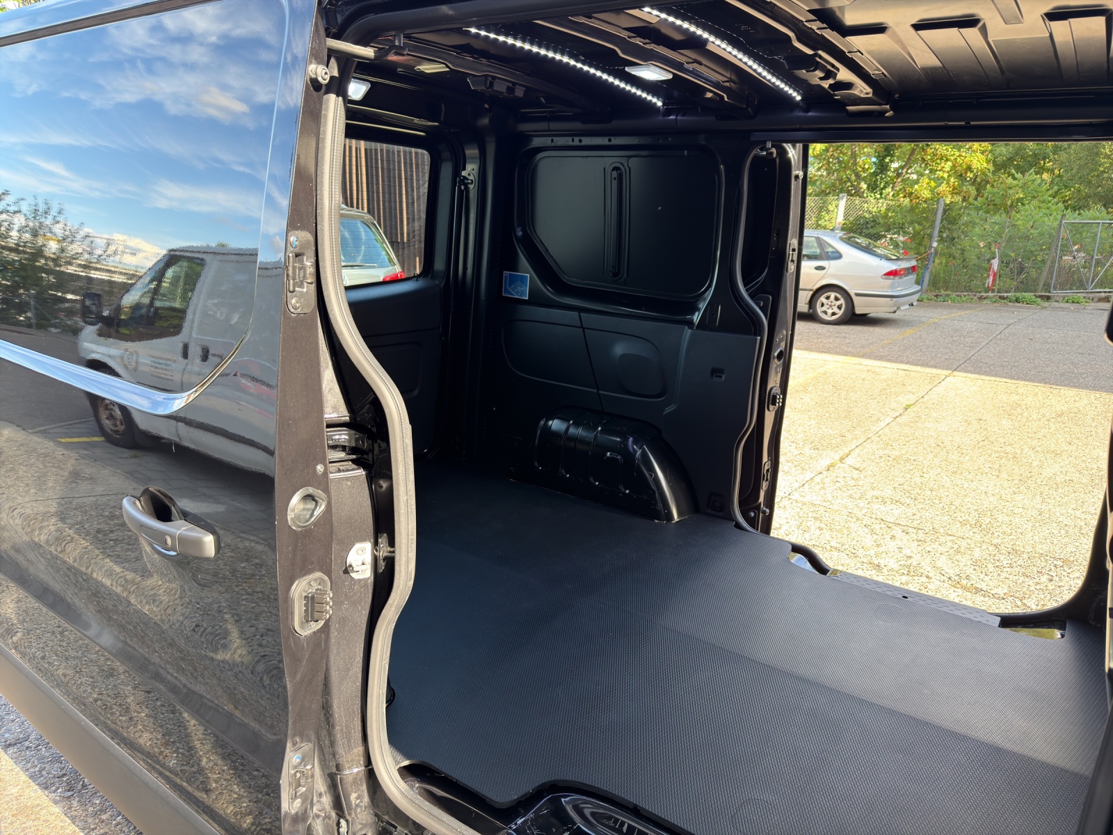 RENAULT Trafic 2.0 Blue dCi 130 Advance L1H1-image-19