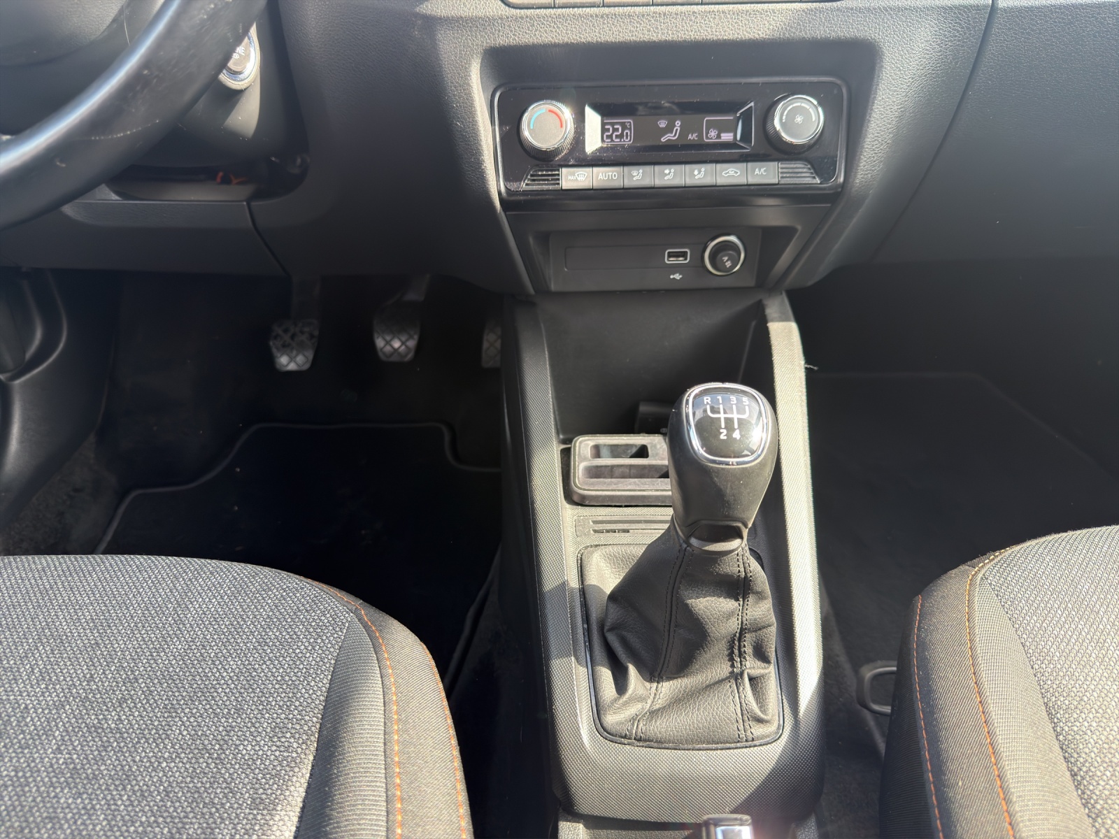 SKODA Fabia 1.0 TSI Ambition-image-11
