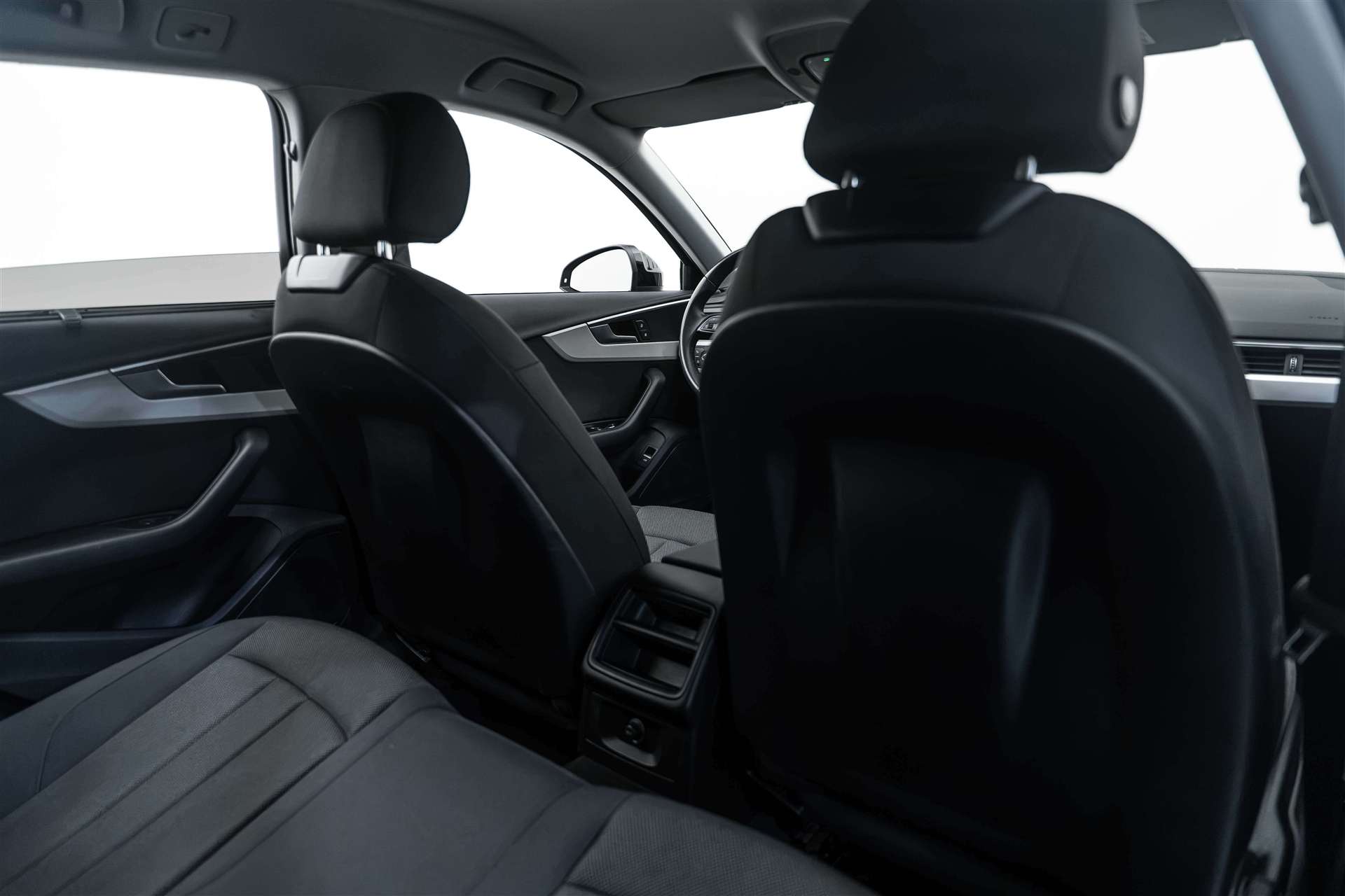 AUDI AUDI A4 Avant 35 TFSI S-tronic Advanced Black-Line-image-13