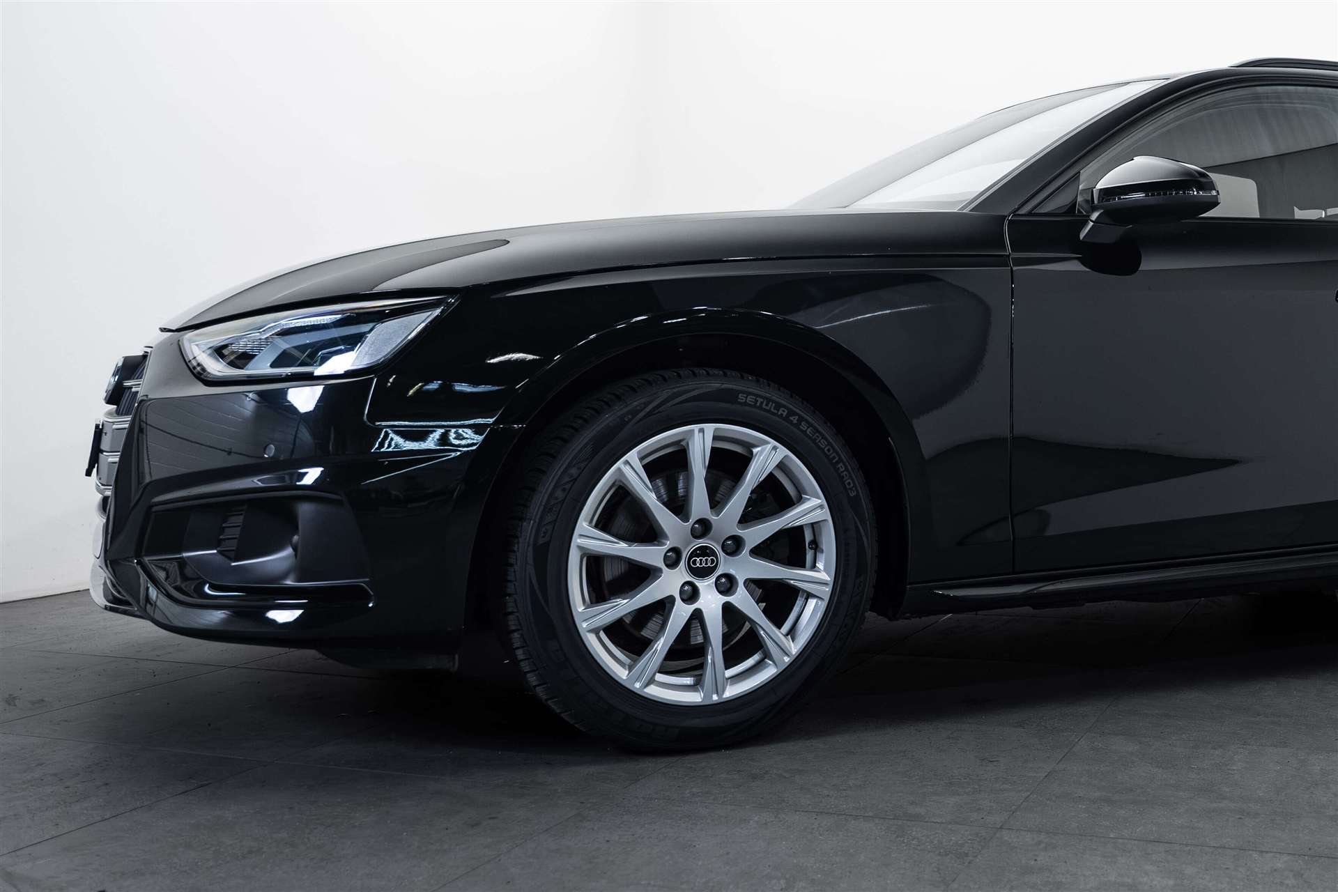 AUDI AUDI A4 Avant 35 TFSI S-tronic Advanced Black-Line-image-1
