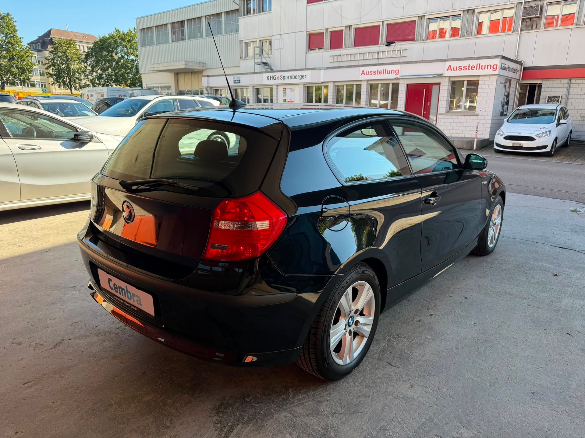 BMW 118i-image-8