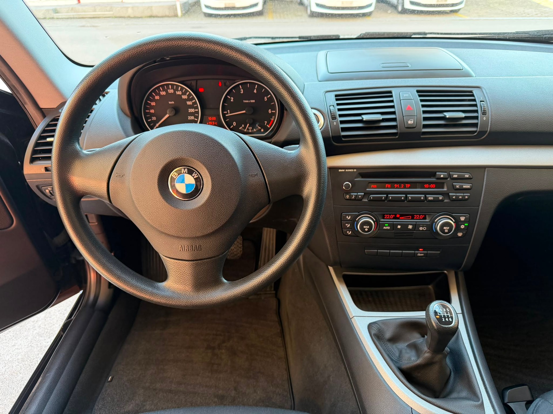 BMW 118i-image-6