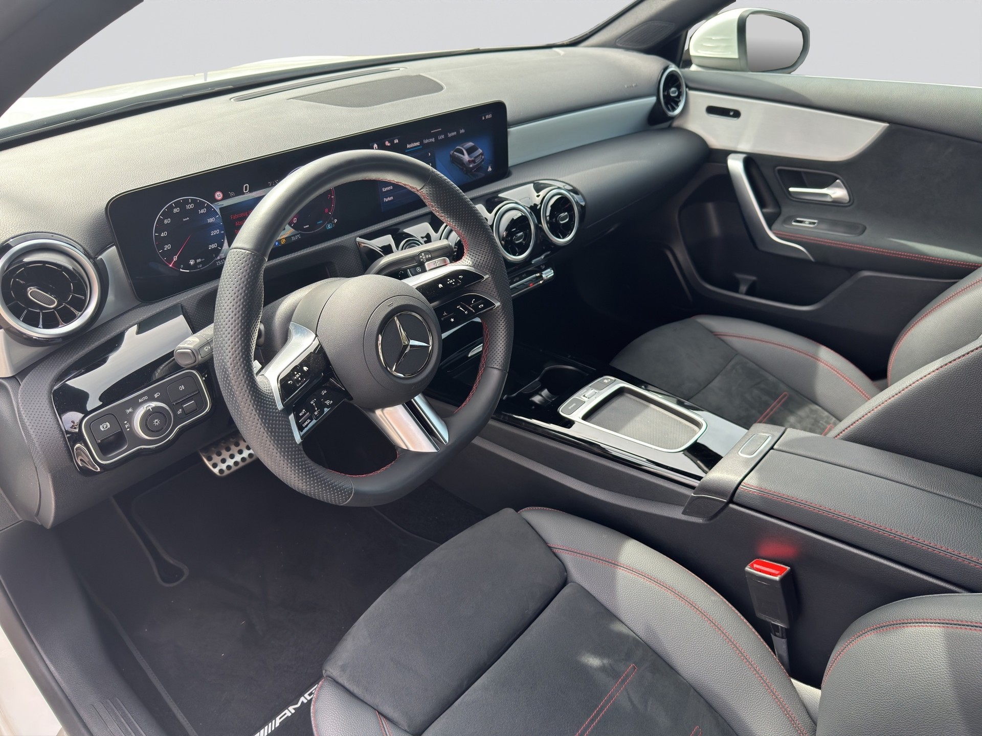 MERCEDES-BENZ A 200 7G-DCT AMG-LINE-image-6