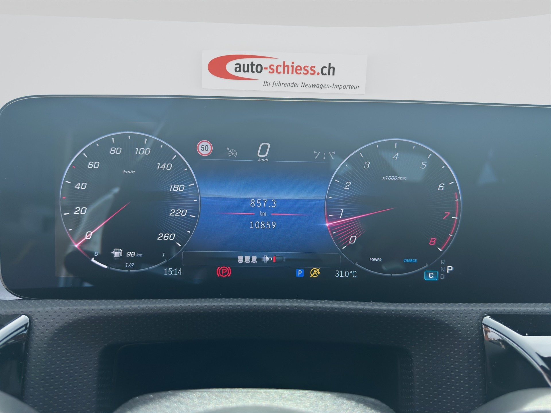 MERCEDES-BENZ A 200 7G-DCT AMG-LINE-image-8