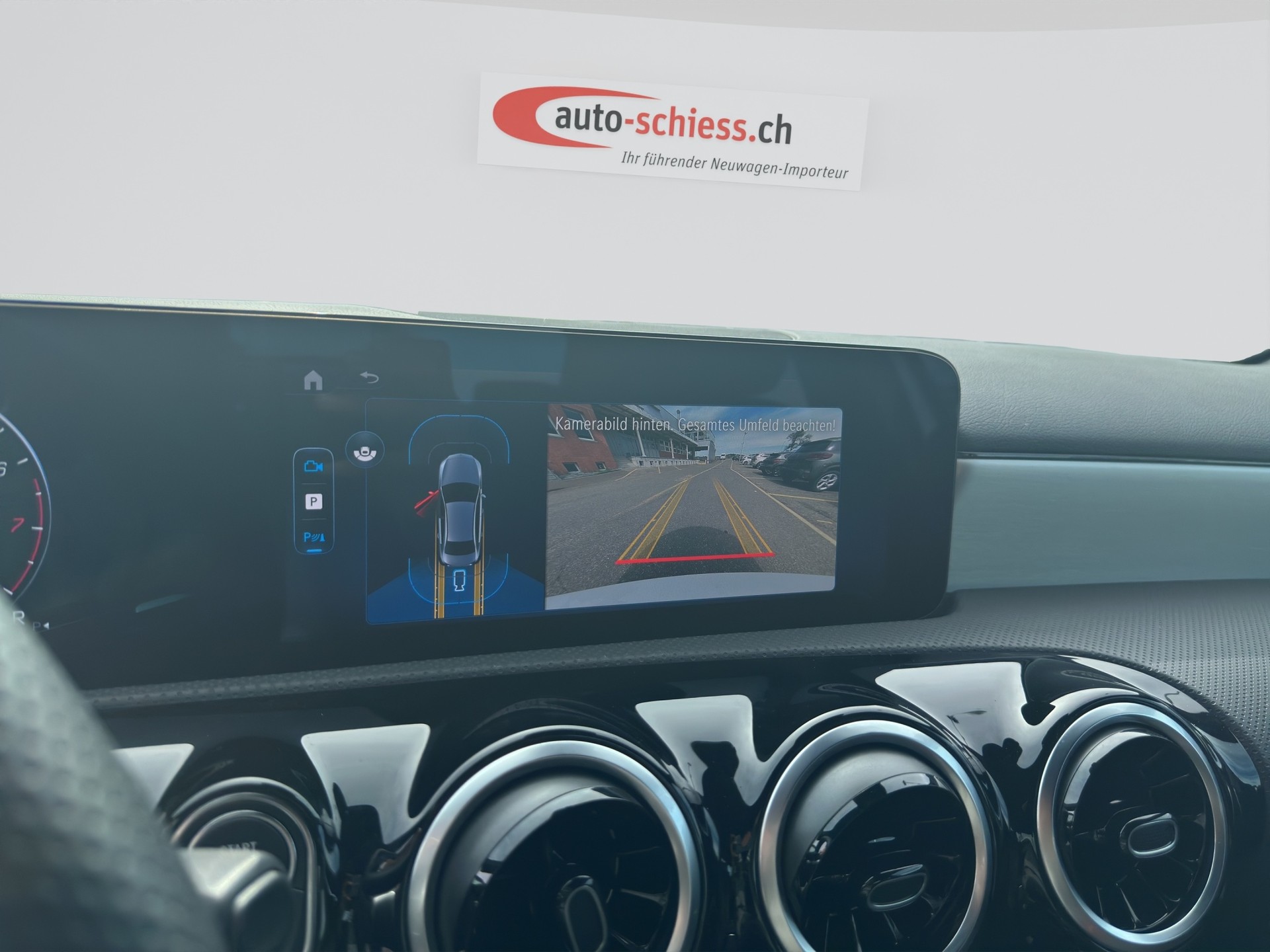 MERCEDES-BENZ A 200 7G-DCT AMG-LINE-image-12