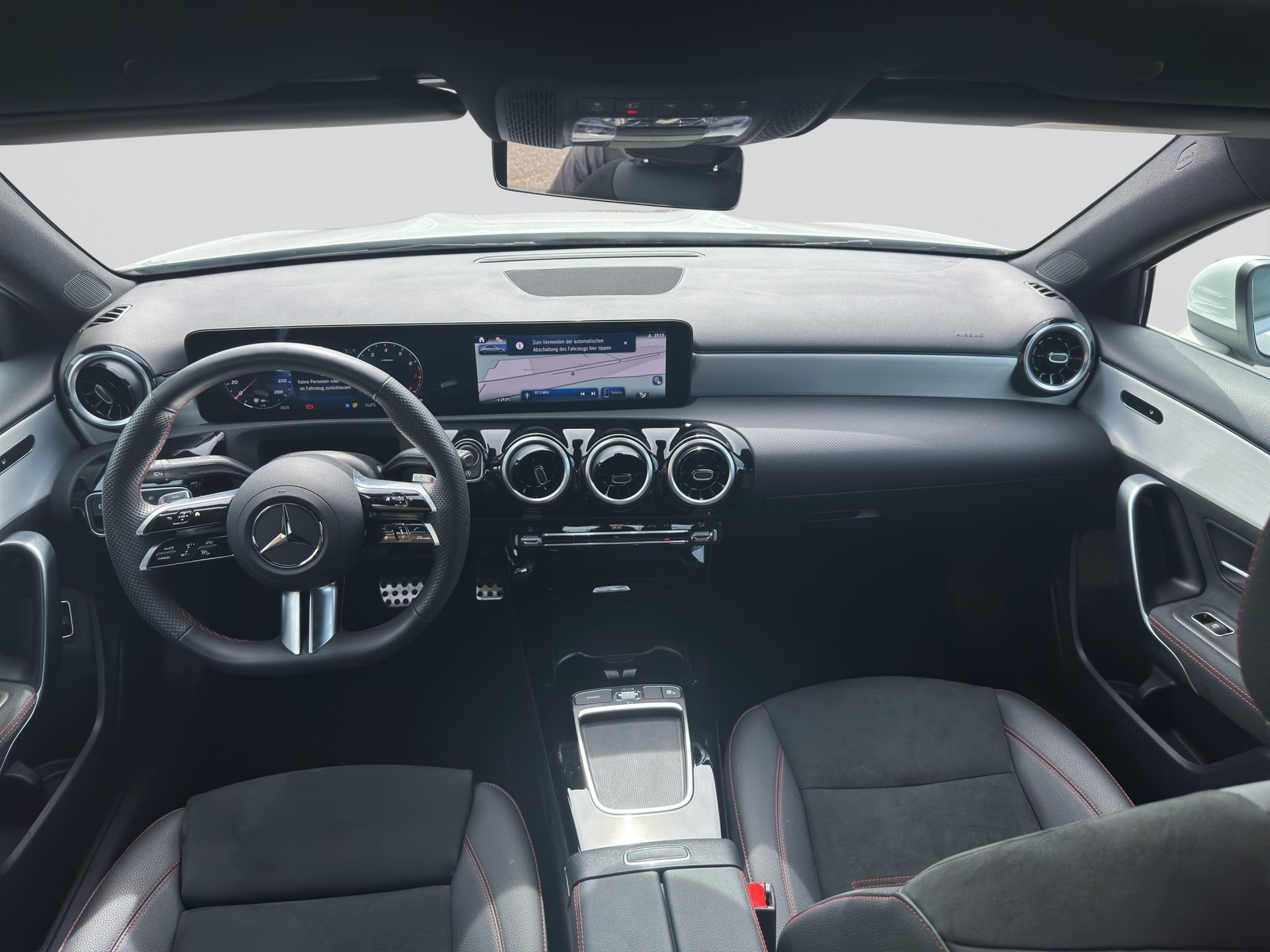 MERCEDES-BENZ A 200 7G-DCT AMG-LINE-image-13