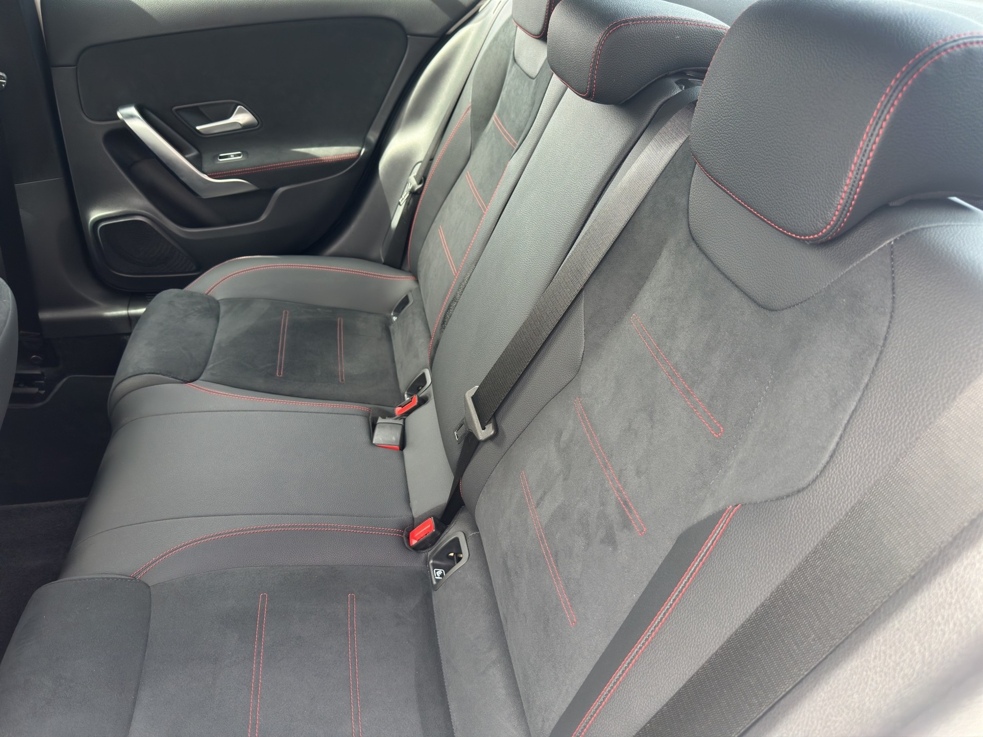 MERCEDES-BENZ A 200 7G-DCT AMG-LINE-image-11