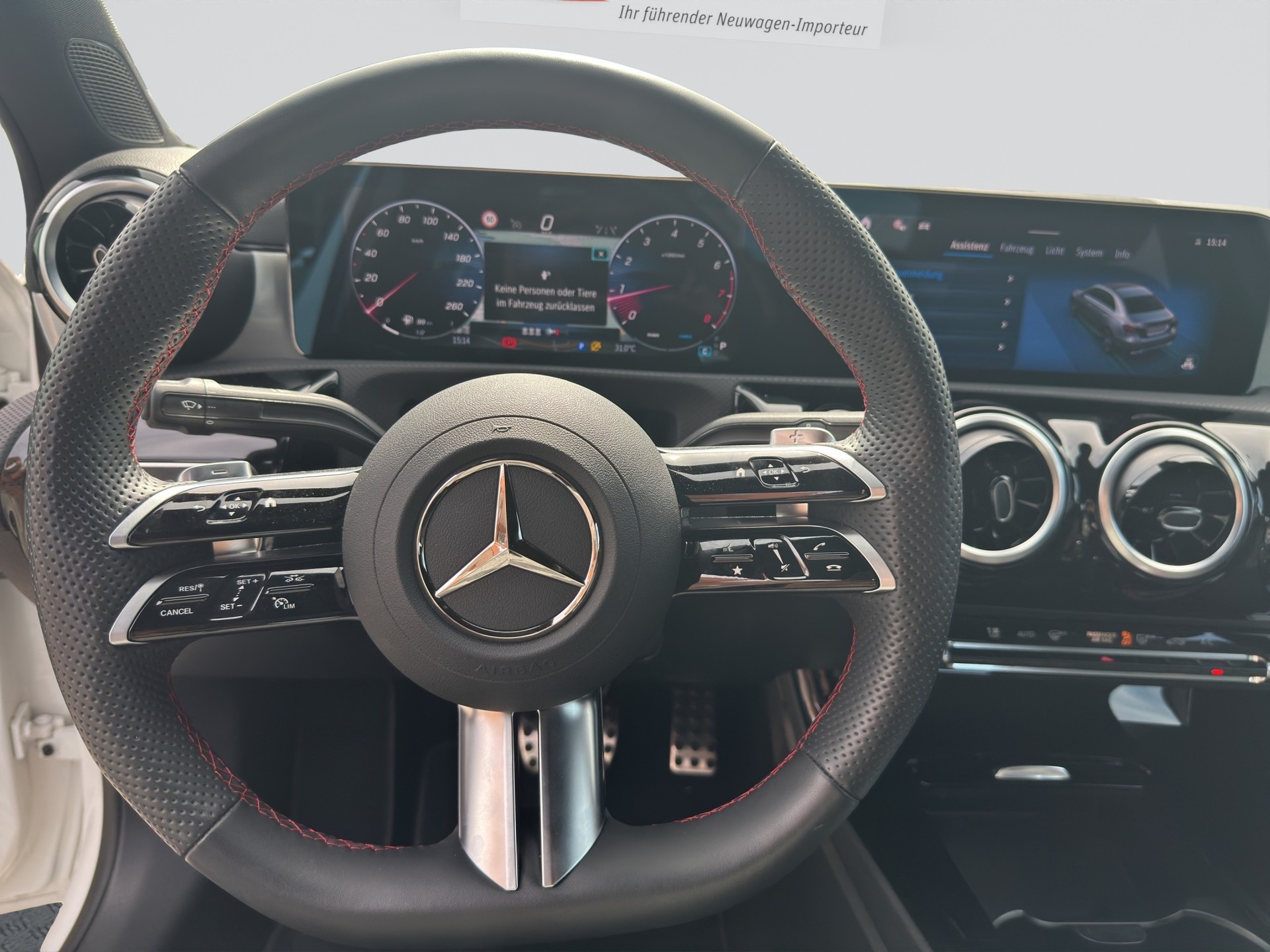 MERCEDES-BENZ A 200 7G-DCT AMG-LINE-image-10