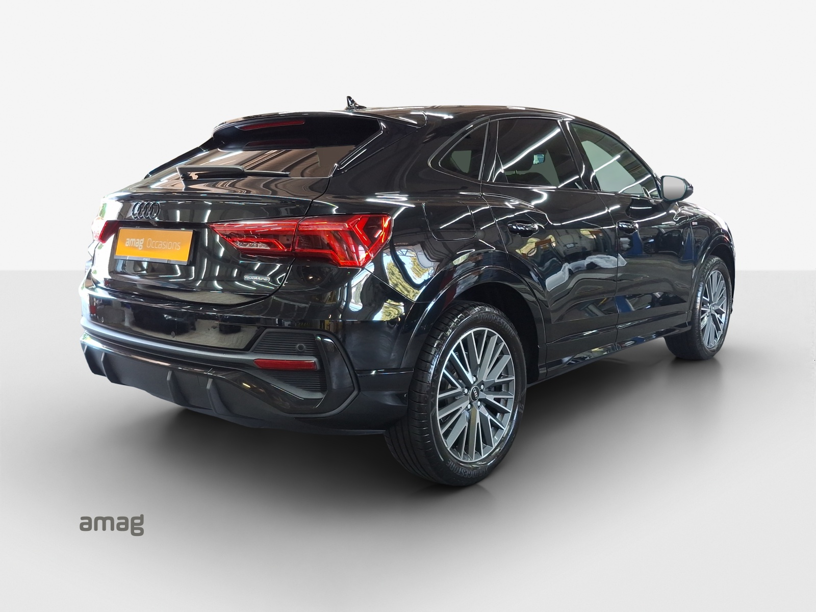 AUDI Q3 Sportback 45 TFSI S line quattro S-tronic-image-4