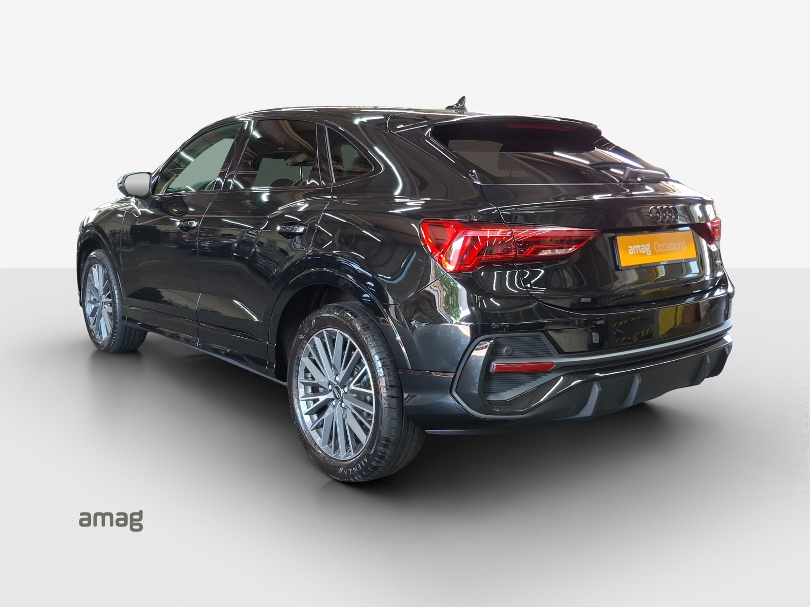 AUDI Q3 Sportback 45 TFSI S line quattro S-tronic-image-2