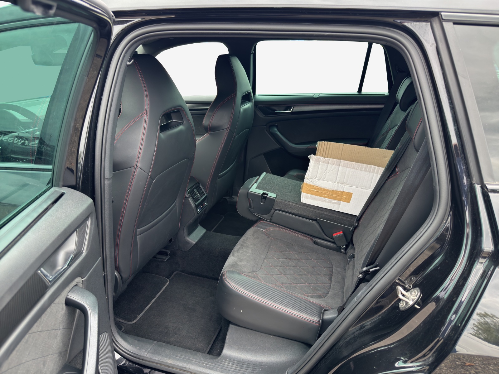 SKODA Kodiaq 2.0 TSI 4x4 RS-image-11