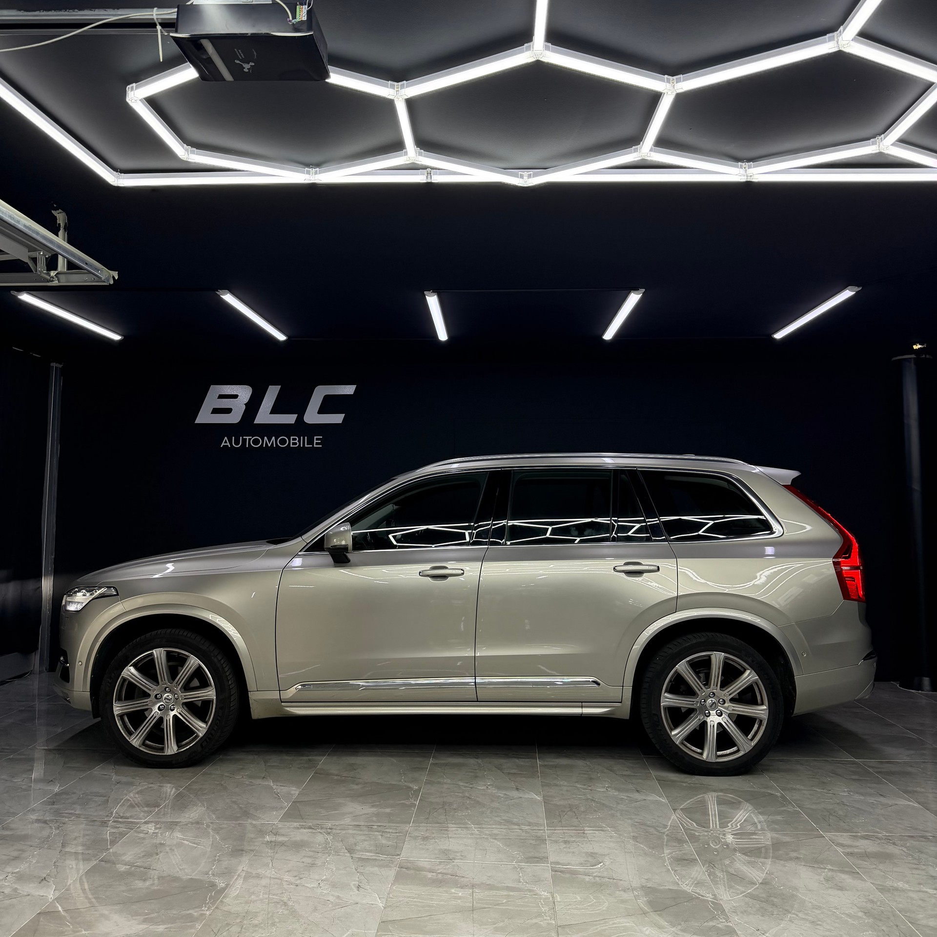 VOLVO XC90 D5 AWD Inscription Geartronic-image-2