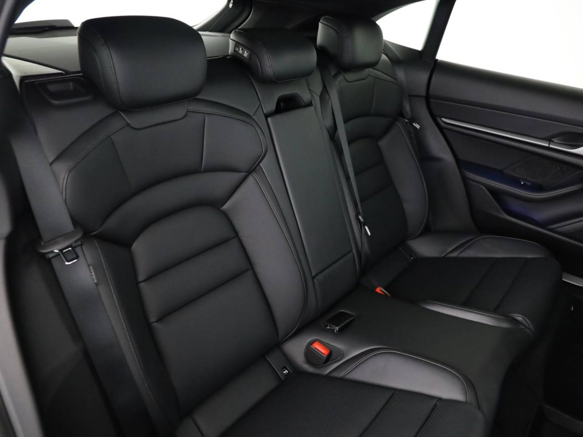 PORSCHE Taycan 4S Cross Turismo-image-15