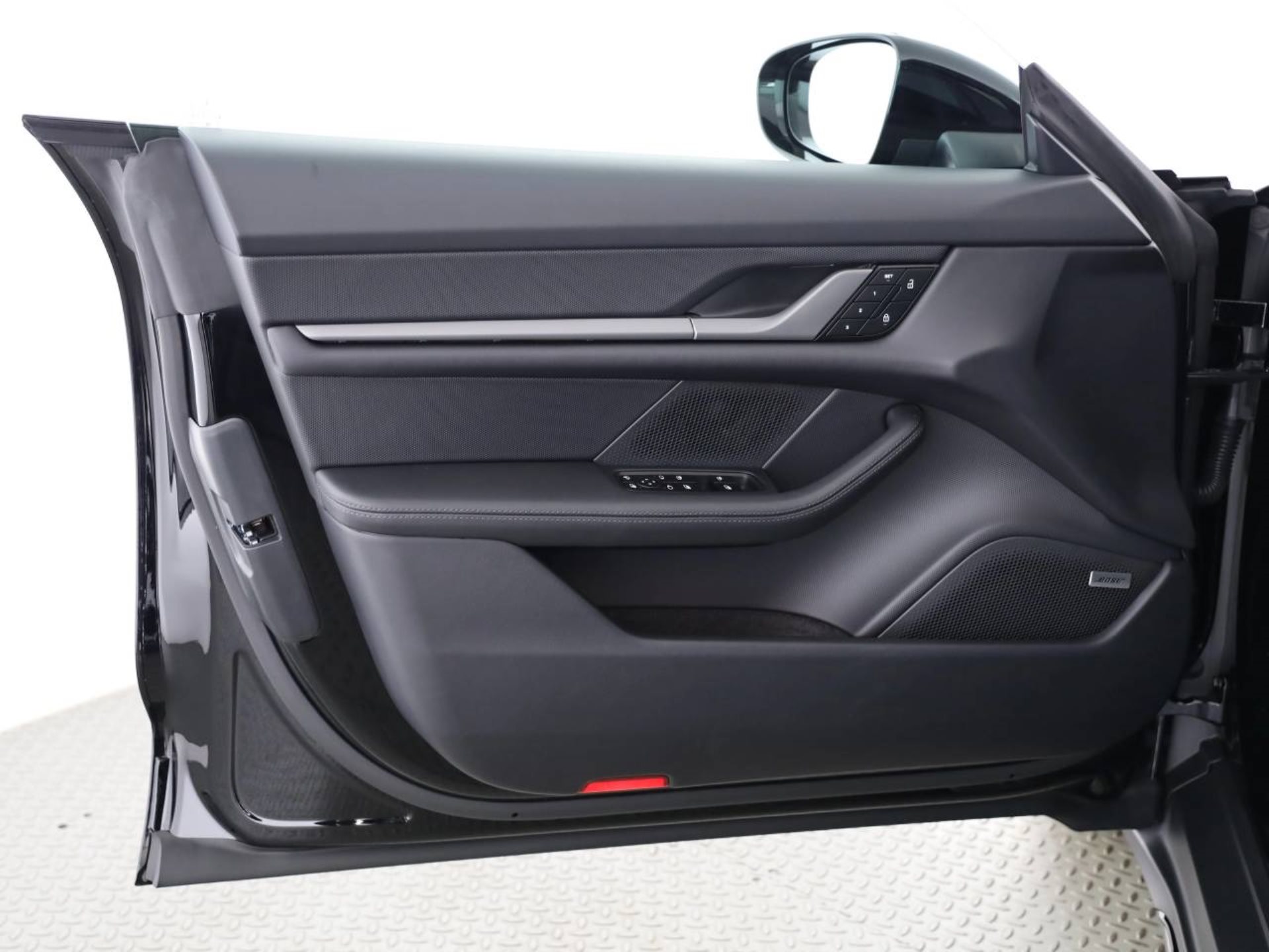 PORSCHE Taycan 4S Cross Turismo-image-9