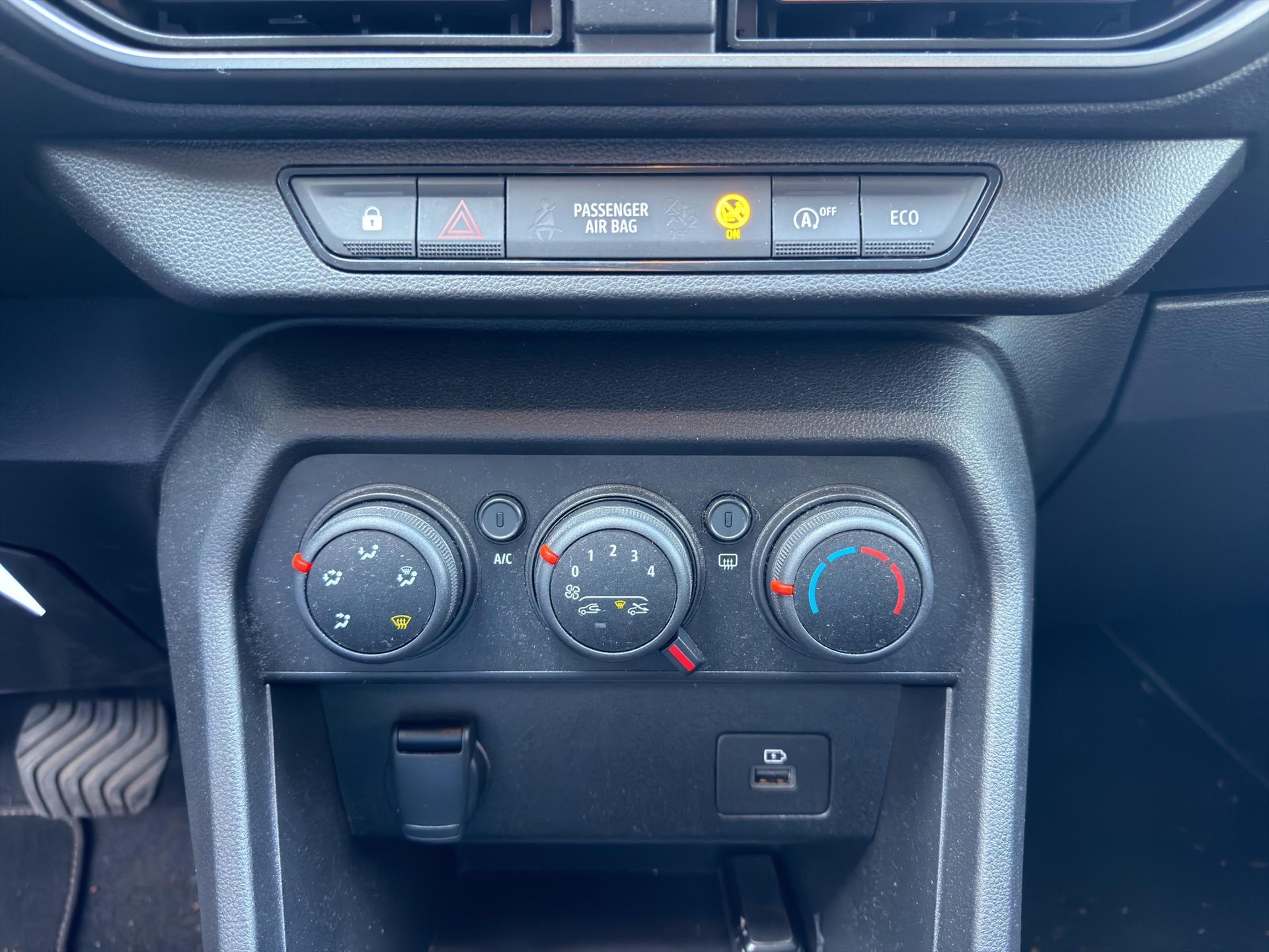 DACIA Sandero Stepway TCe 90 Expression CVT-image-11