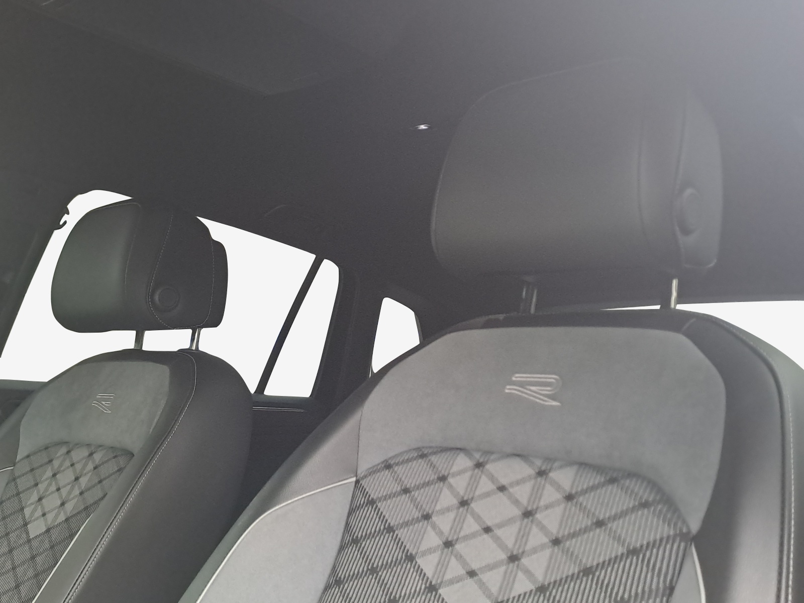 VW Tiguan 2.0TSI R-Line 4Motion DSG-image-14