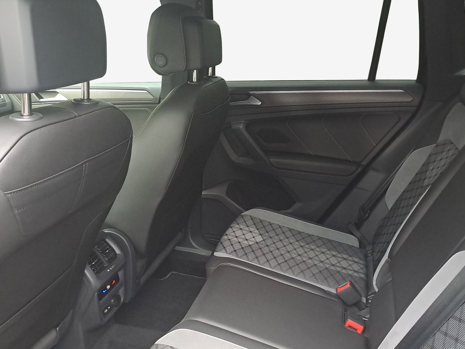 VW Tiguan 2.0TSI R-Line 4Motion DSG-image-11