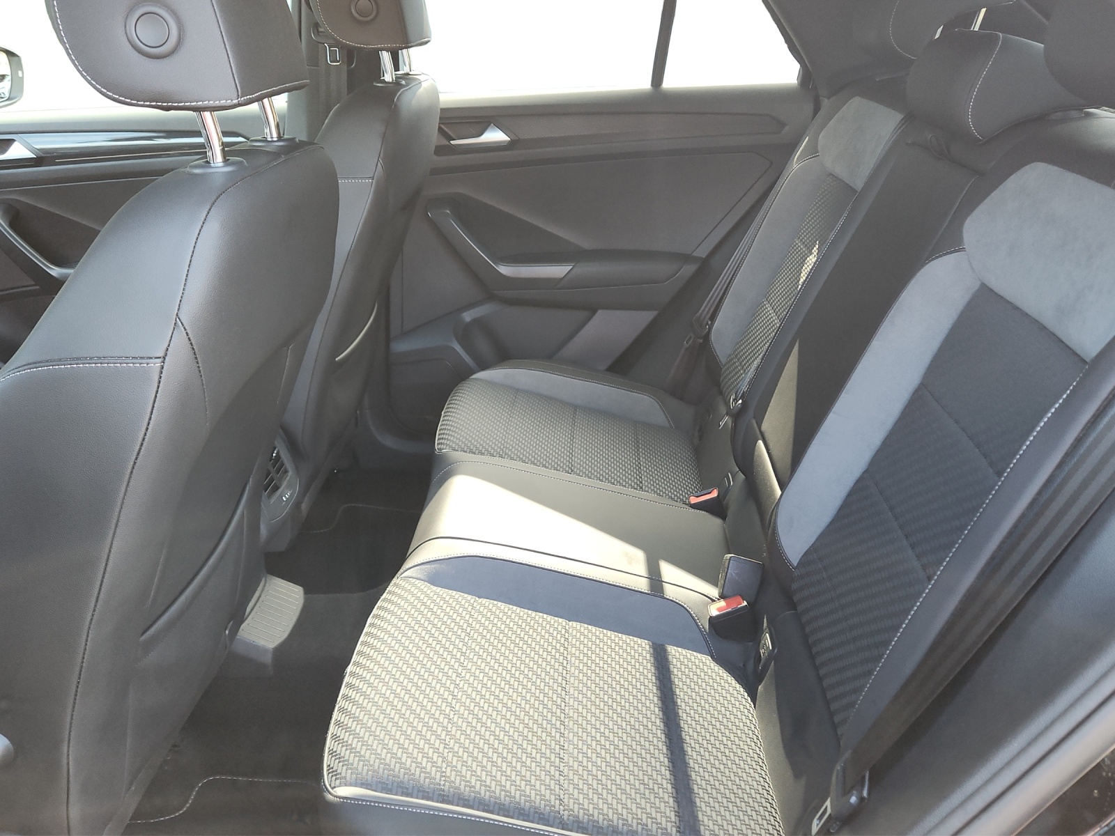 VW T-Roc 2.0 TSI Sport DSG 4Motion-image-12