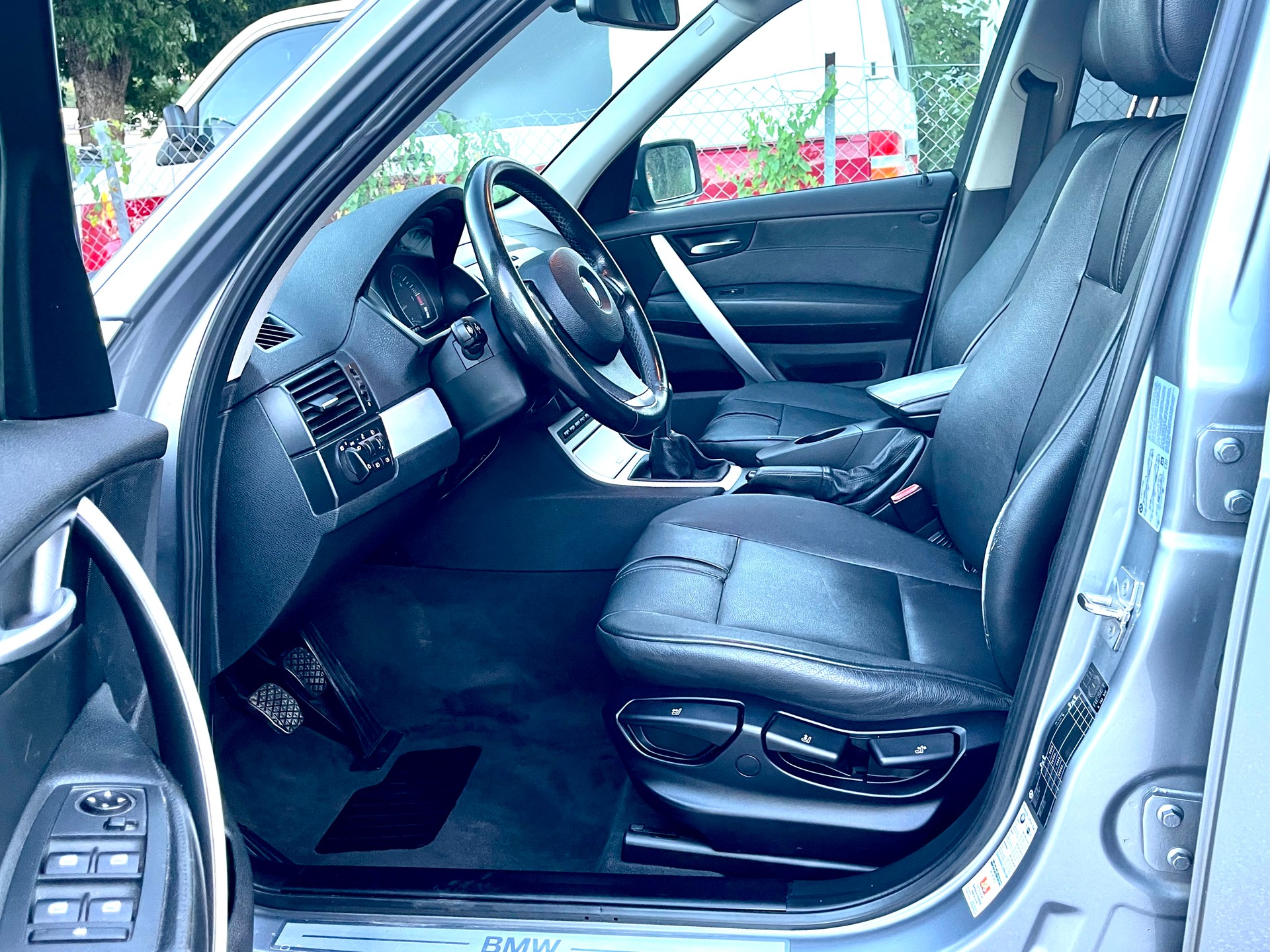 BMW X3 2.0d-image-18