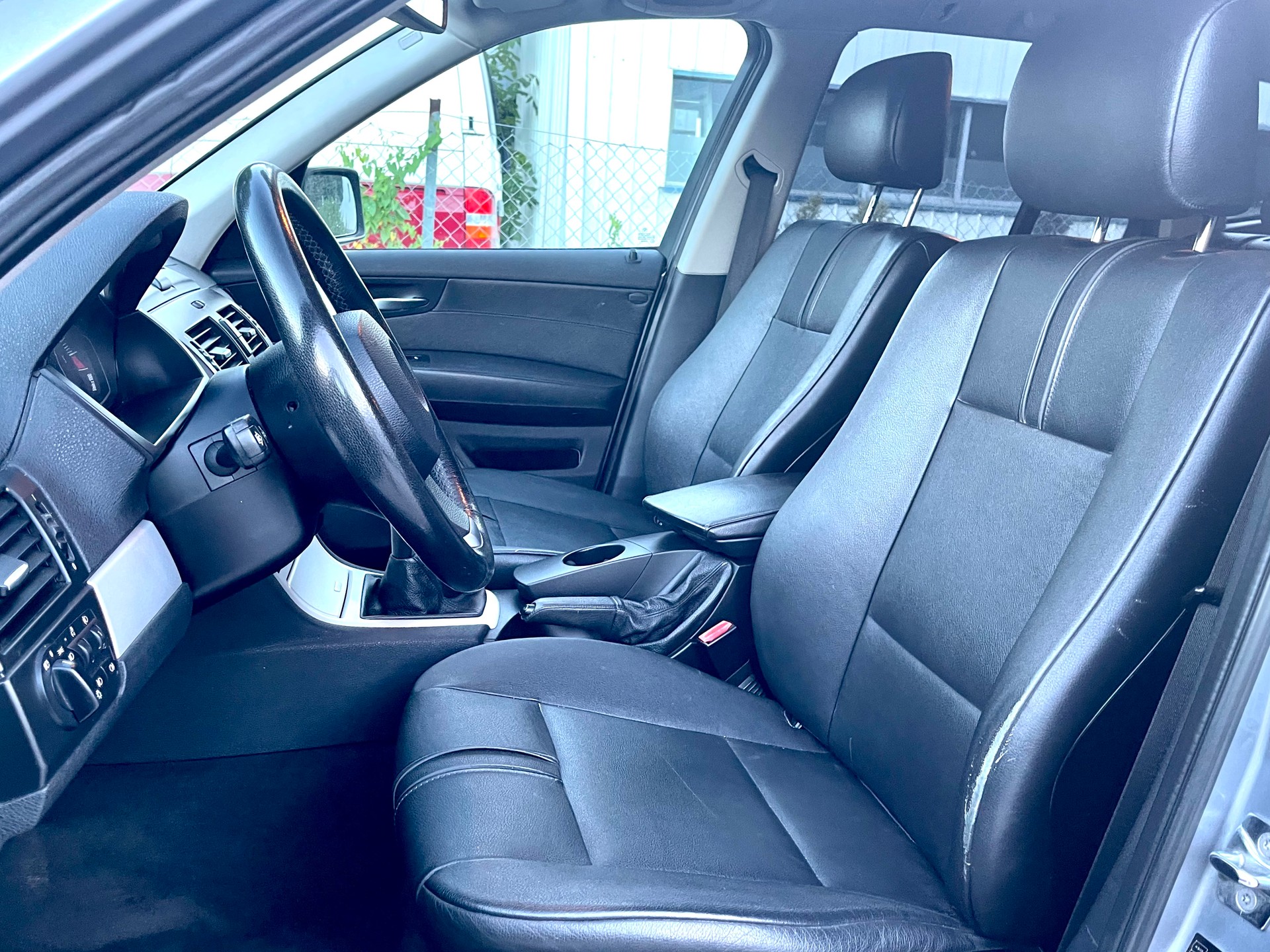 BMW X3 2.0d-image-12