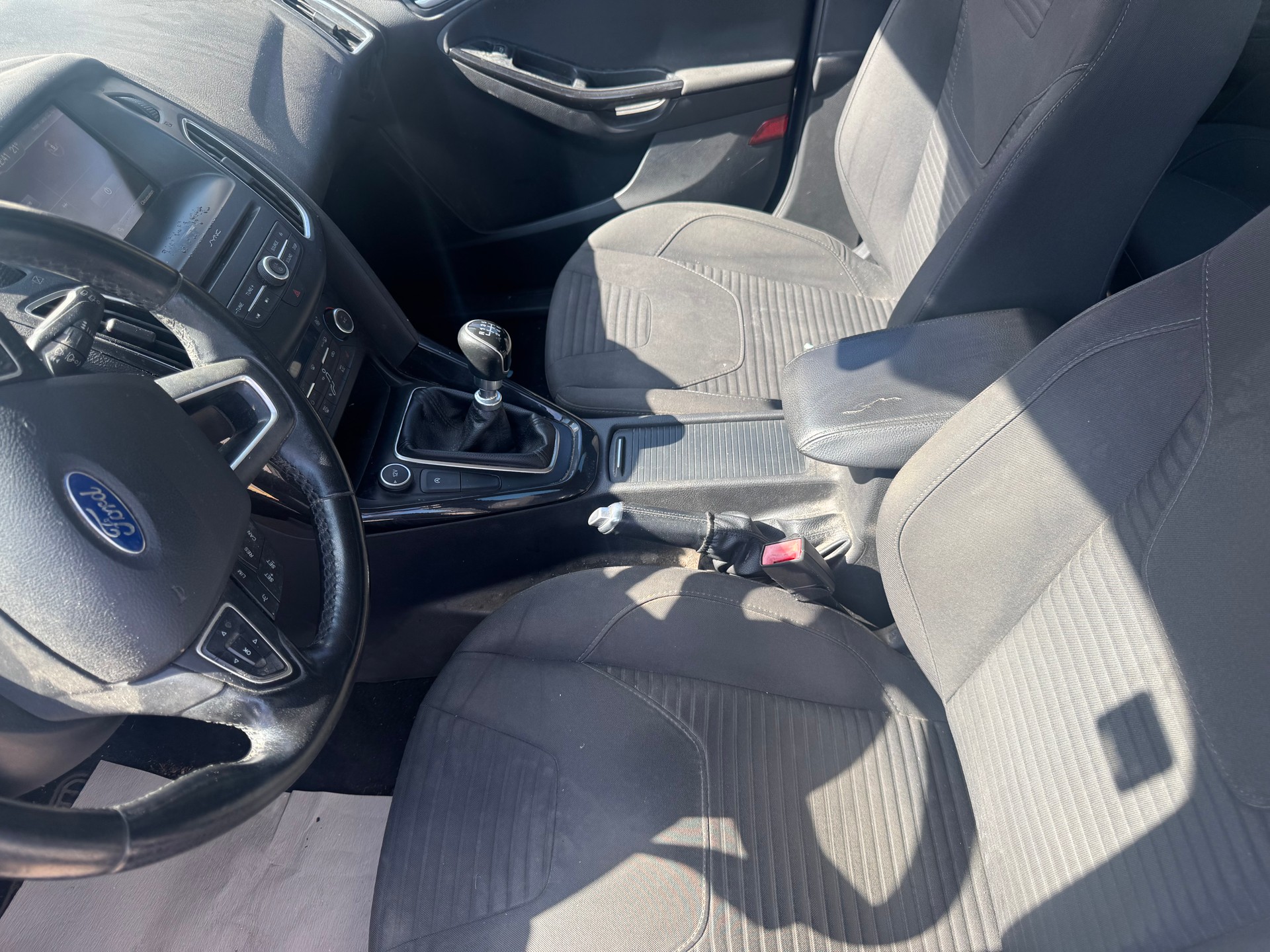 FORD Focus 1.0 SCTi Black Edition-image-7