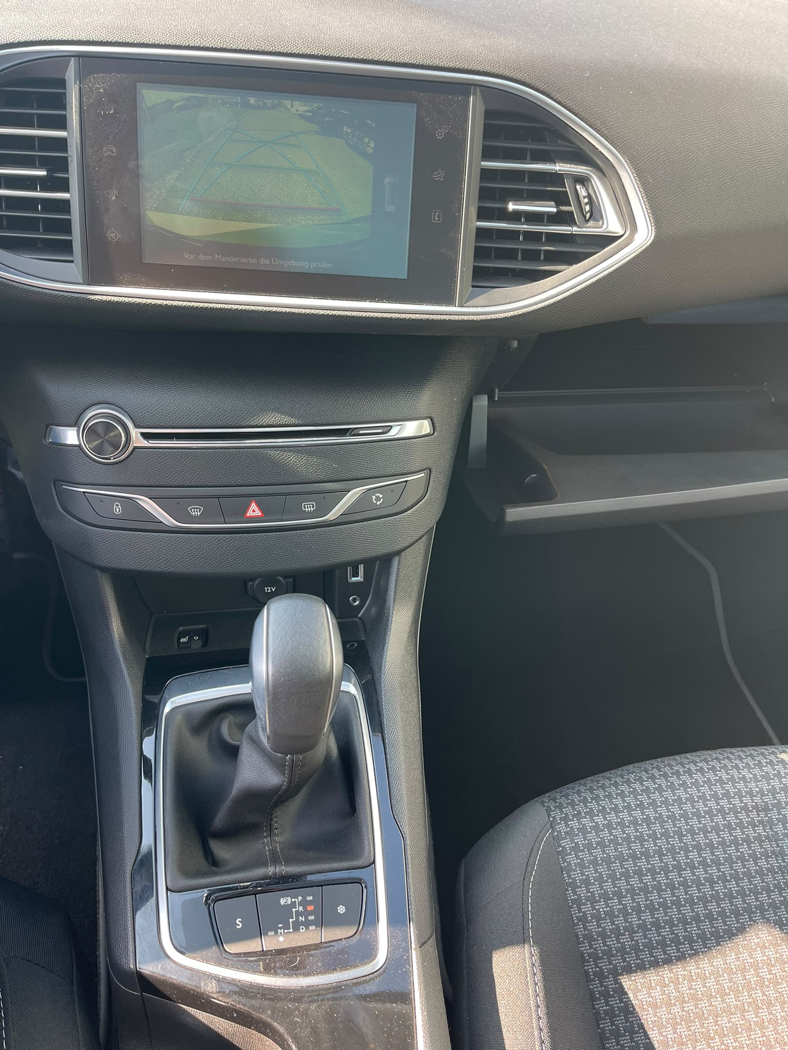 PEUGEOT 308 SW 1.2 THP Active Automatic-image-8