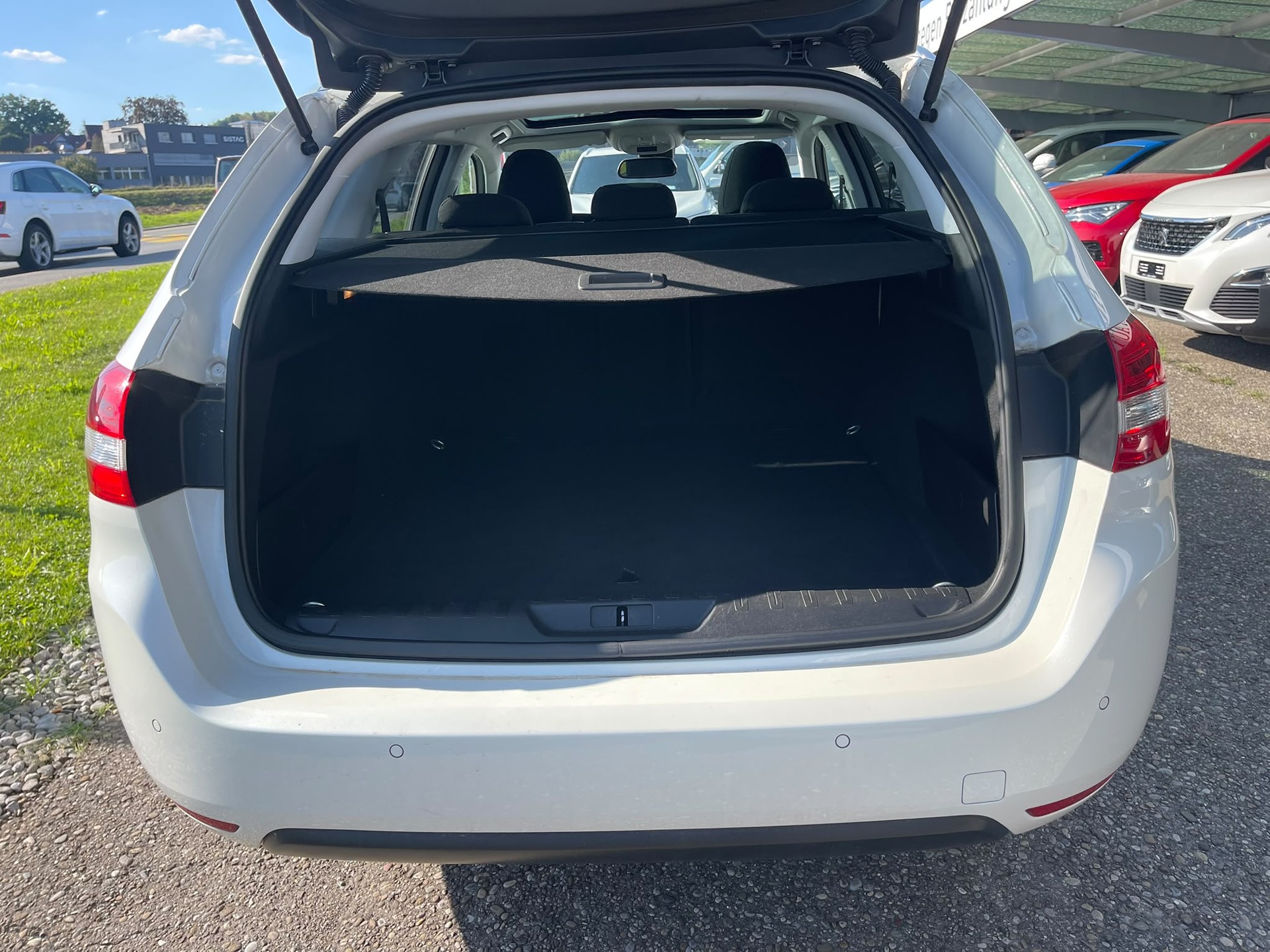 PEUGEOT 308 SW 1.2 THP Active Automatic-image-12