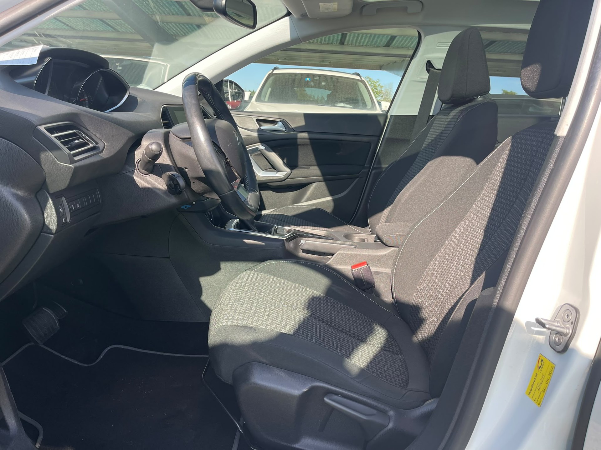 PEUGEOT 308 SW 1.2 THP Active Automatic-image-9