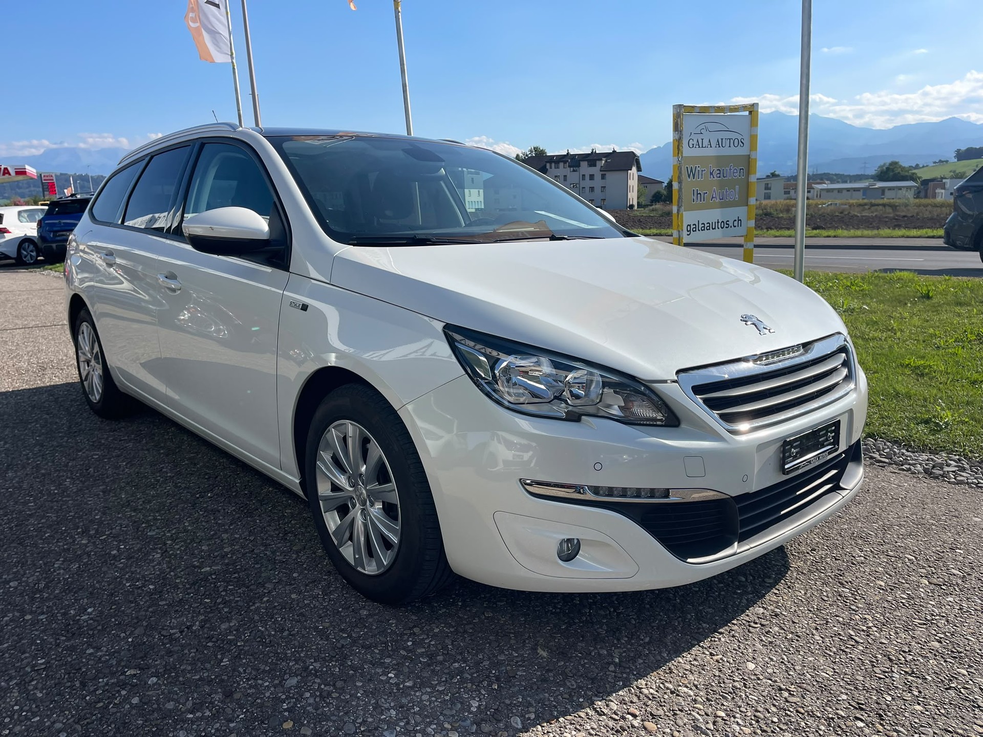 PEUGEOT 308 SW 1.2 THP Active Automatic-image-2