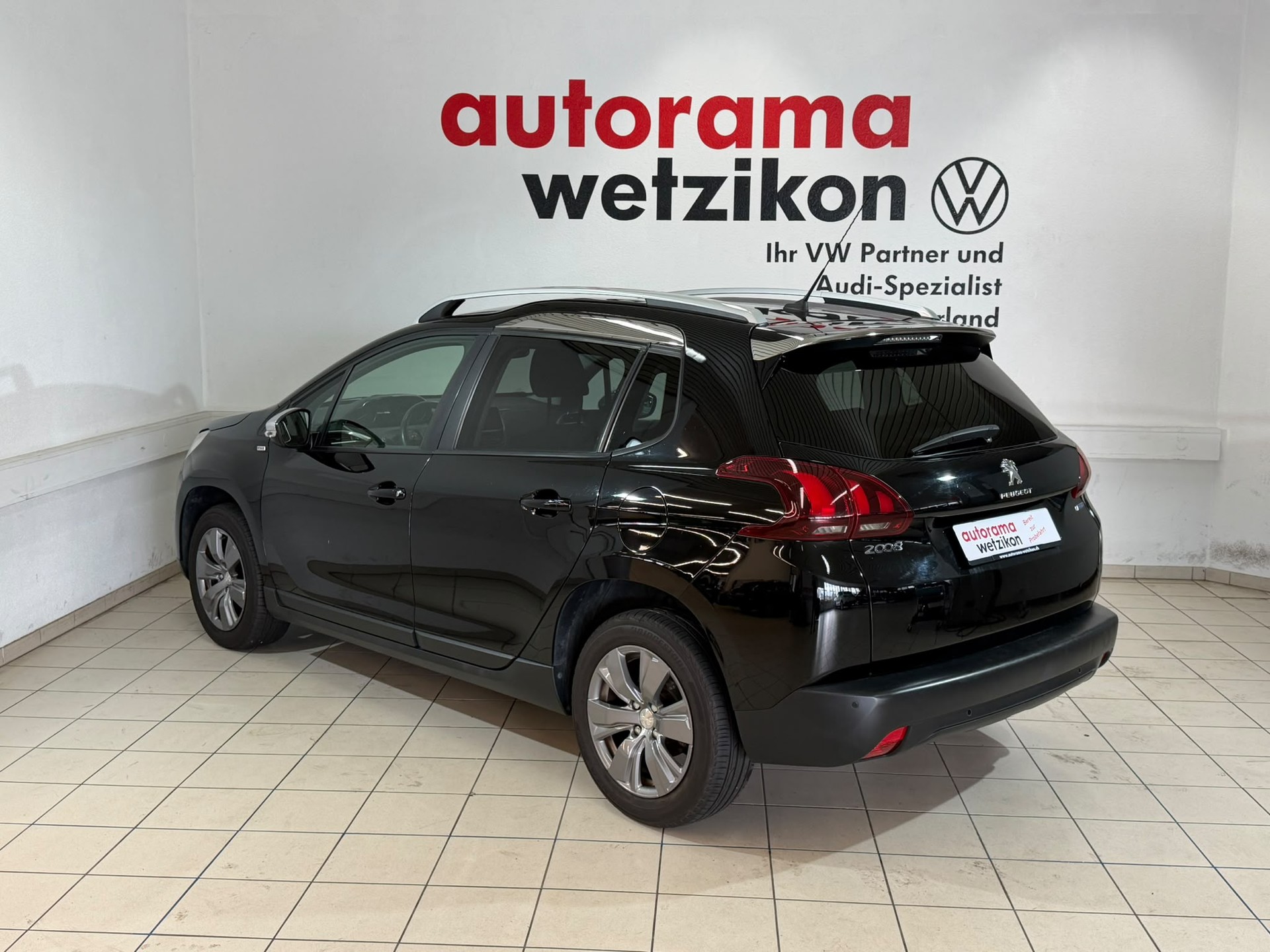 PEUGEOT 2008 1.2 PureTech Style EAT6-image-2