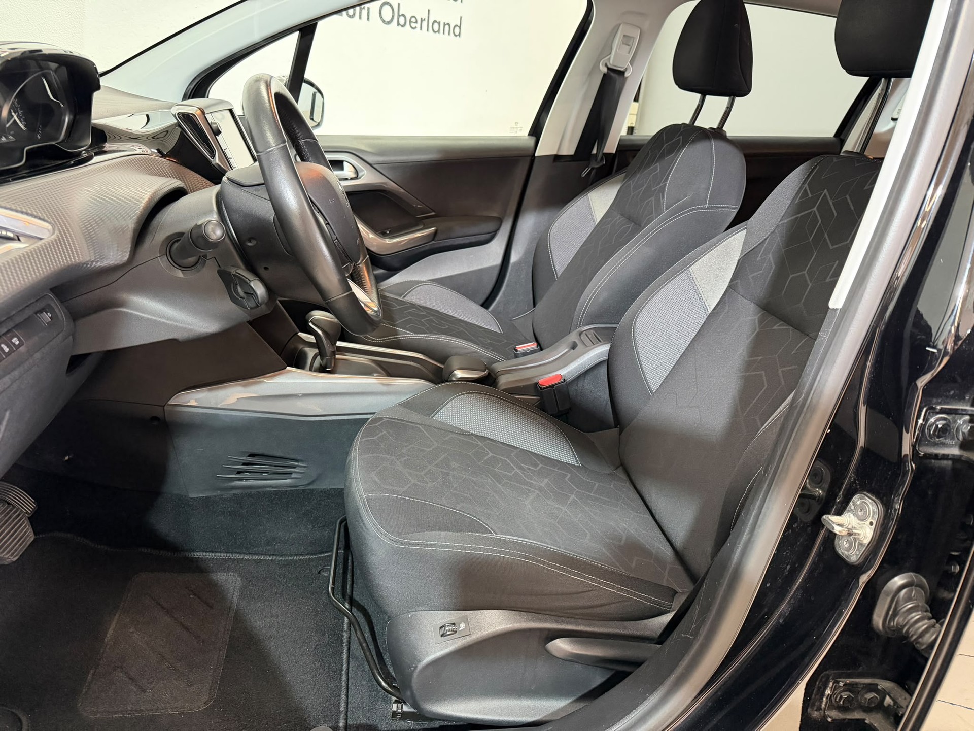 PEUGEOT 2008 1.2 PureTech Style EAT6-image-5