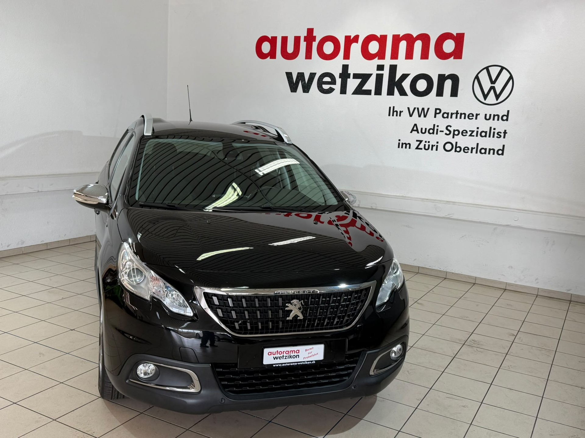 PEUGEOT 2008 1.2 PureTech Style EAT6-image-1
