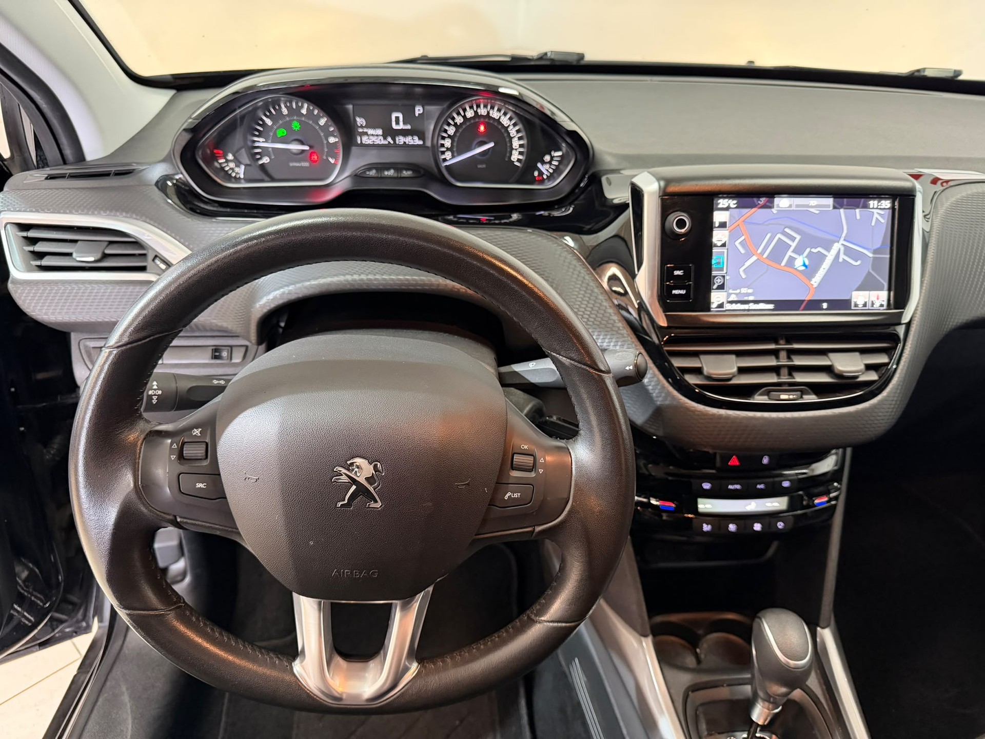 PEUGEOT 2008 1.2 PureTech Style EAT6-image-8