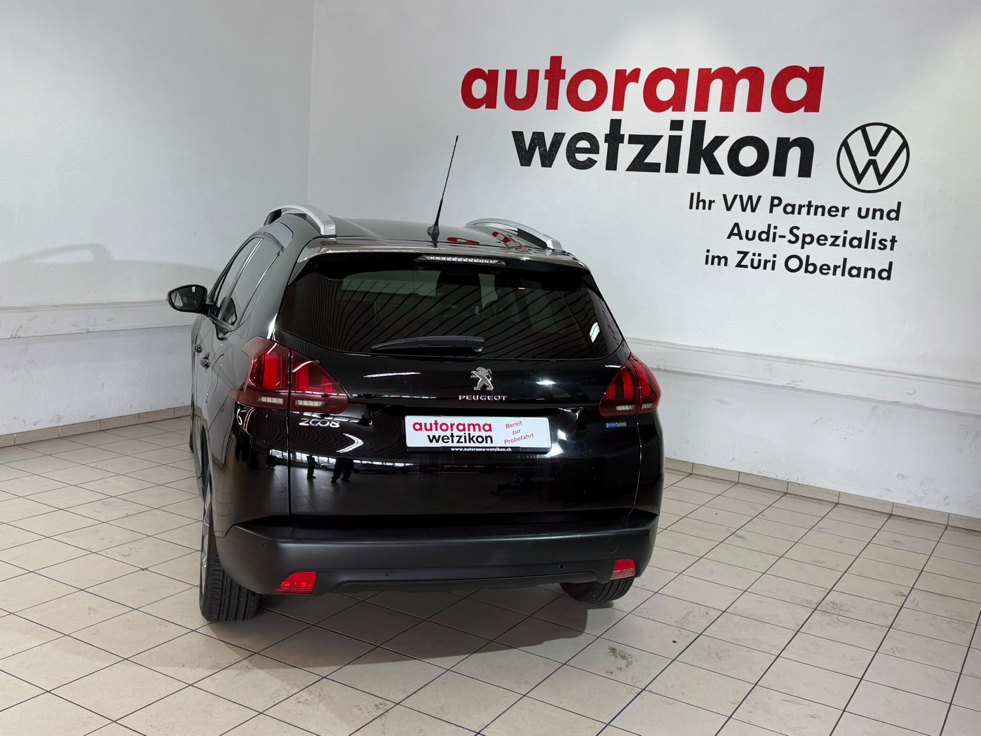 PEUGEOT 2008 1.2 PureTech Style EAT6-image-3