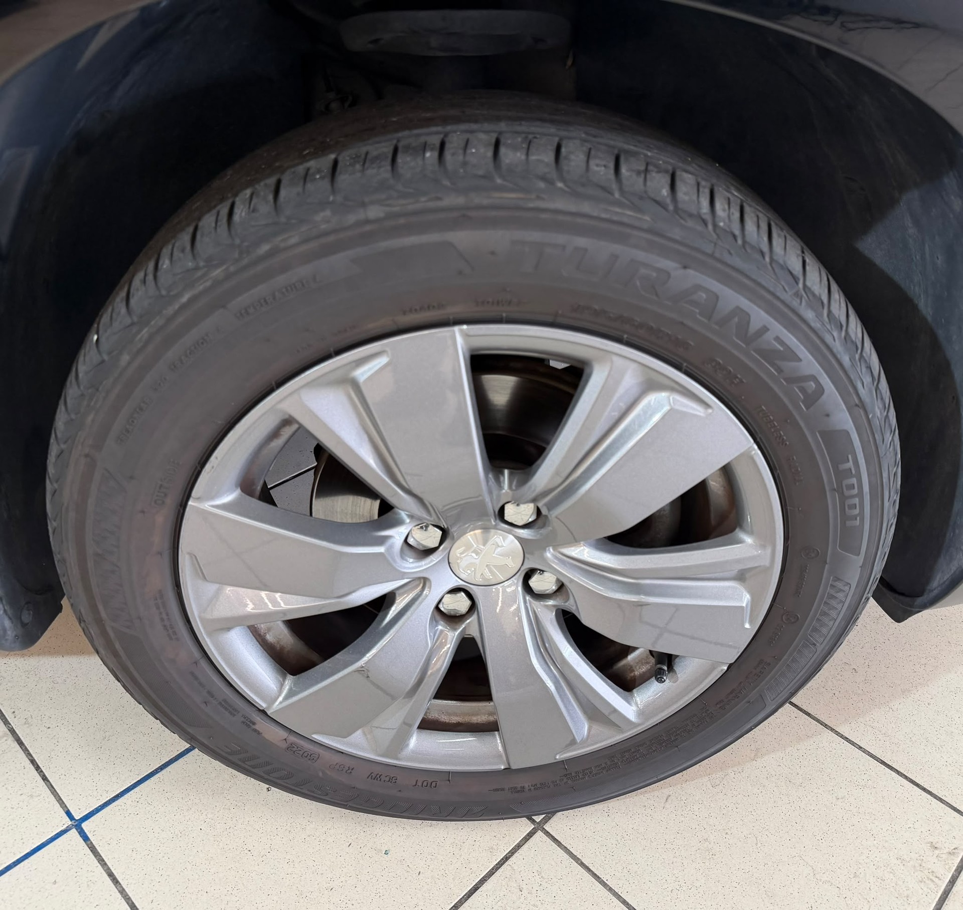 PEUGEOT 2008 1.2 PureTech Style EAT6-image-4