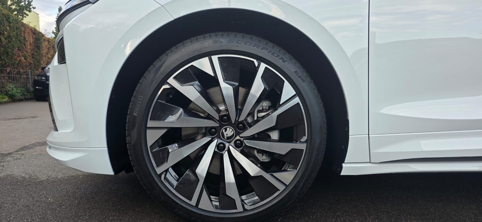 SKODA Enyaq 85x Sportline 4x4-image-8