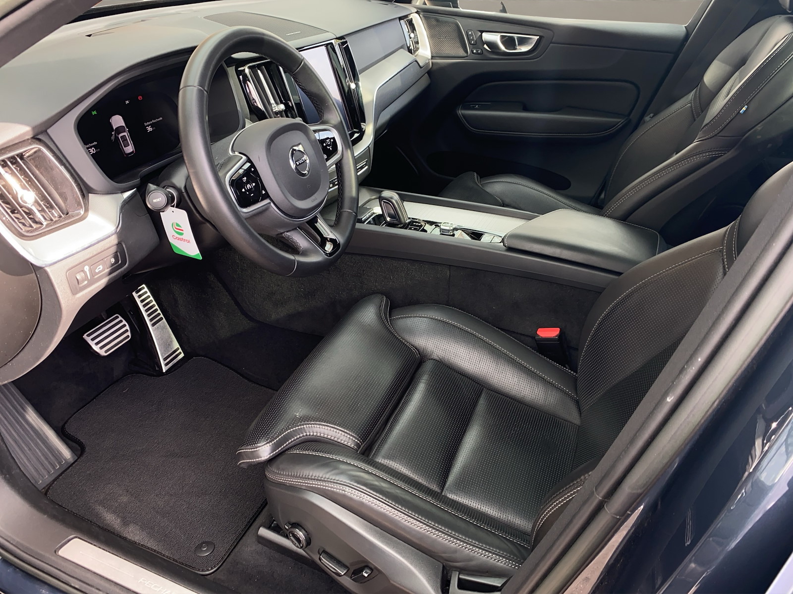 VOLVO XC60 2.0 T8 TE R-Design eAWD-image-8