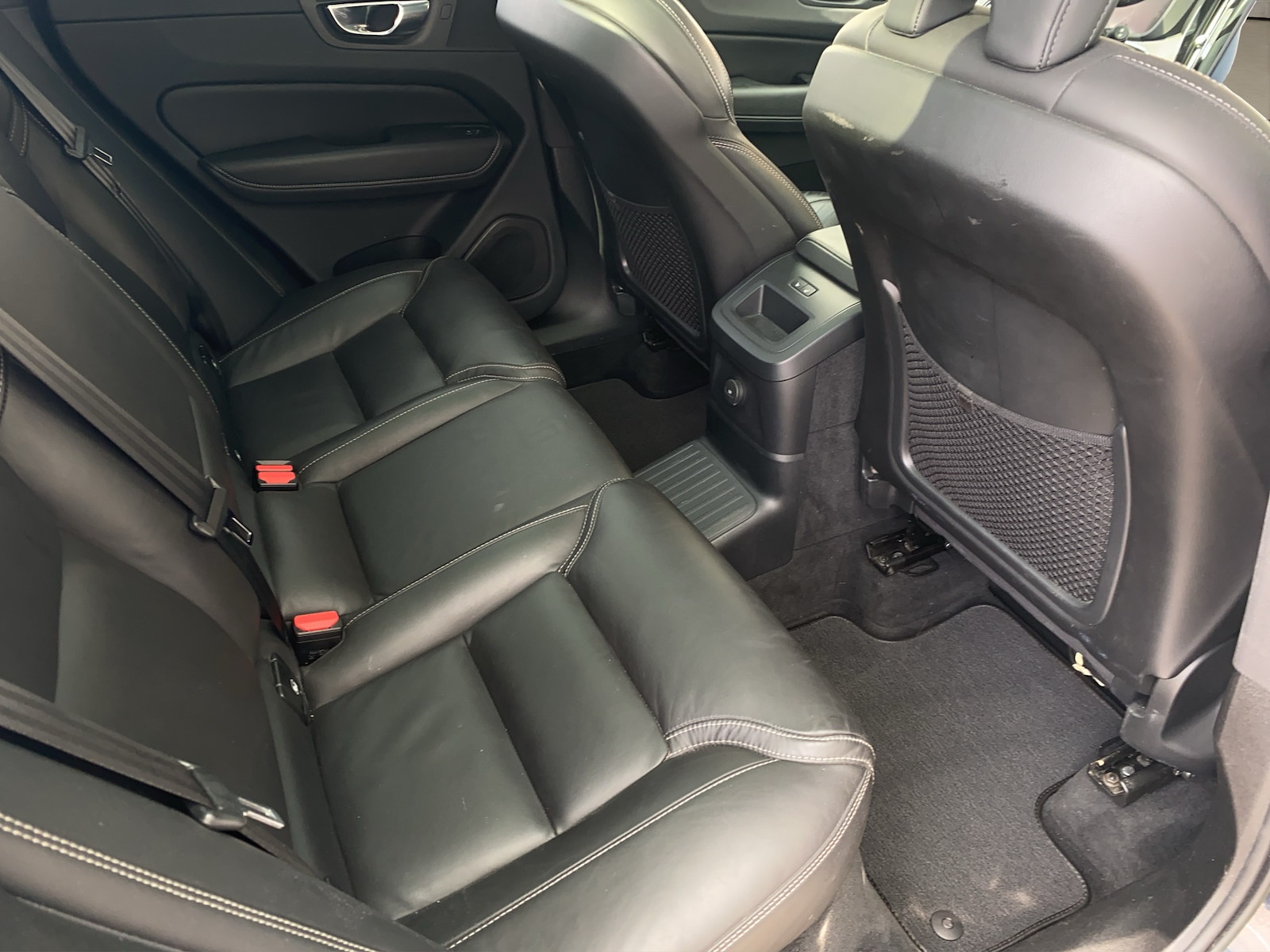 VOLVO XC60 2.0 T8 TE R-Design eAWD-image-11