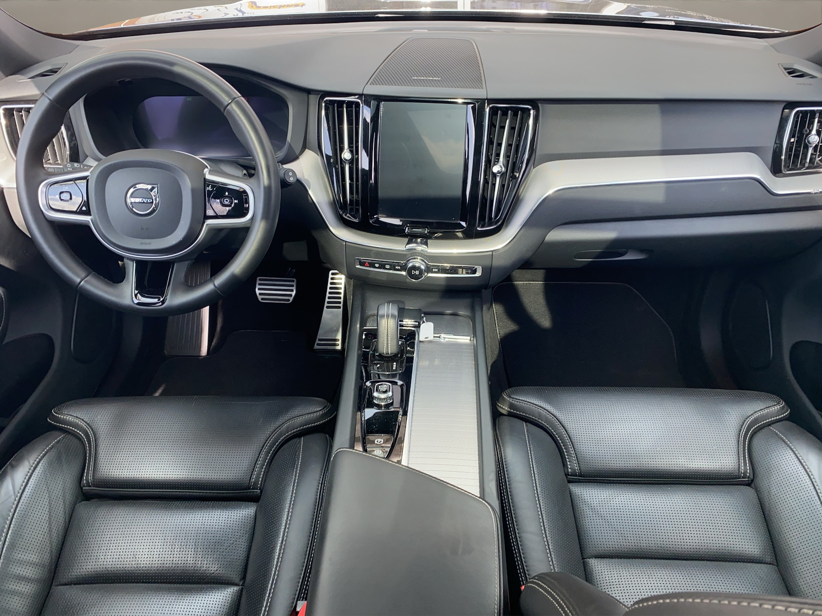 VOLVO XC60 2.0 T8 TE R-Design eAWD-image-12
