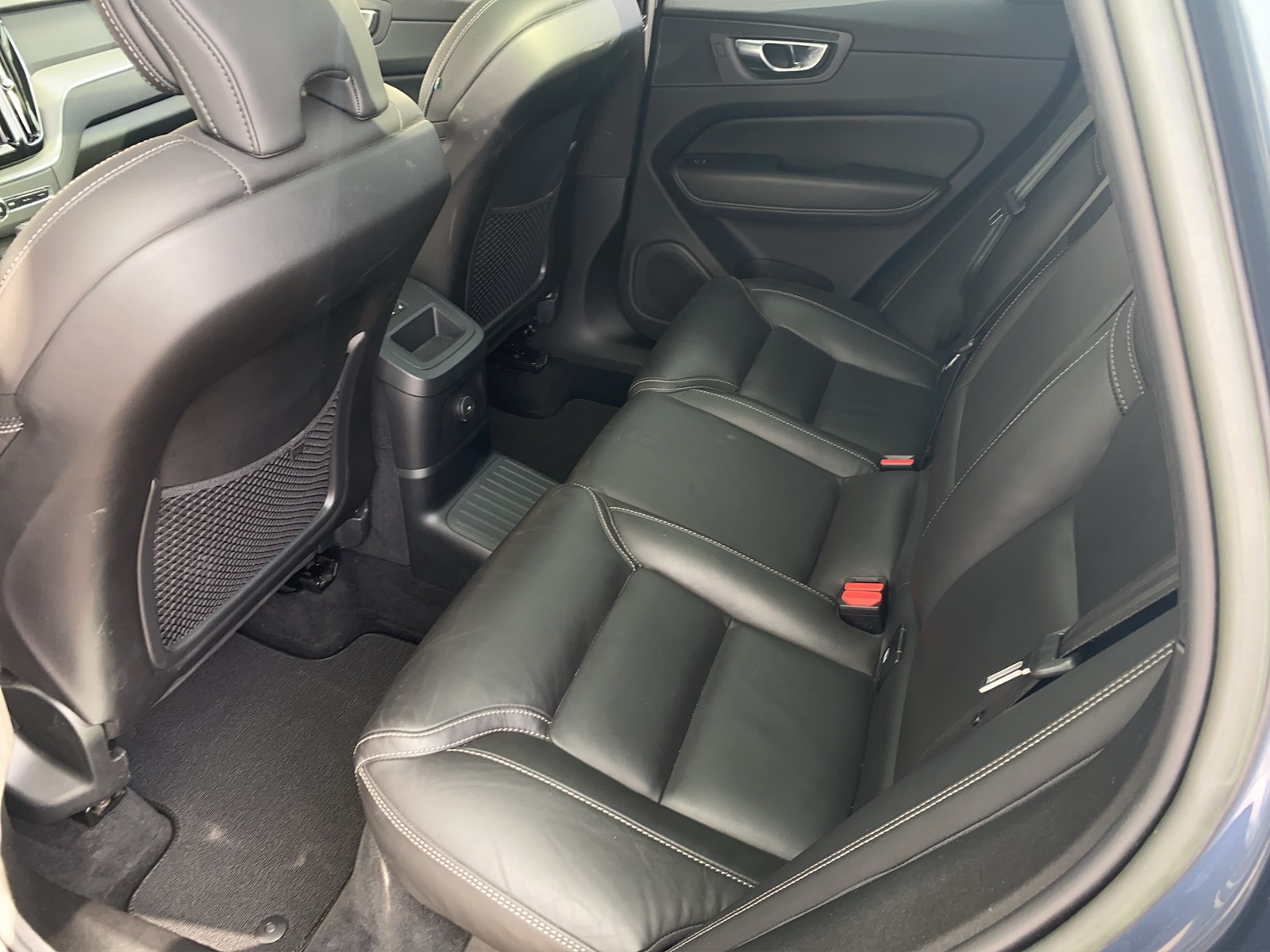 VOLVO XC60 2.0 T8 TE R-Design eAWD-image-9
