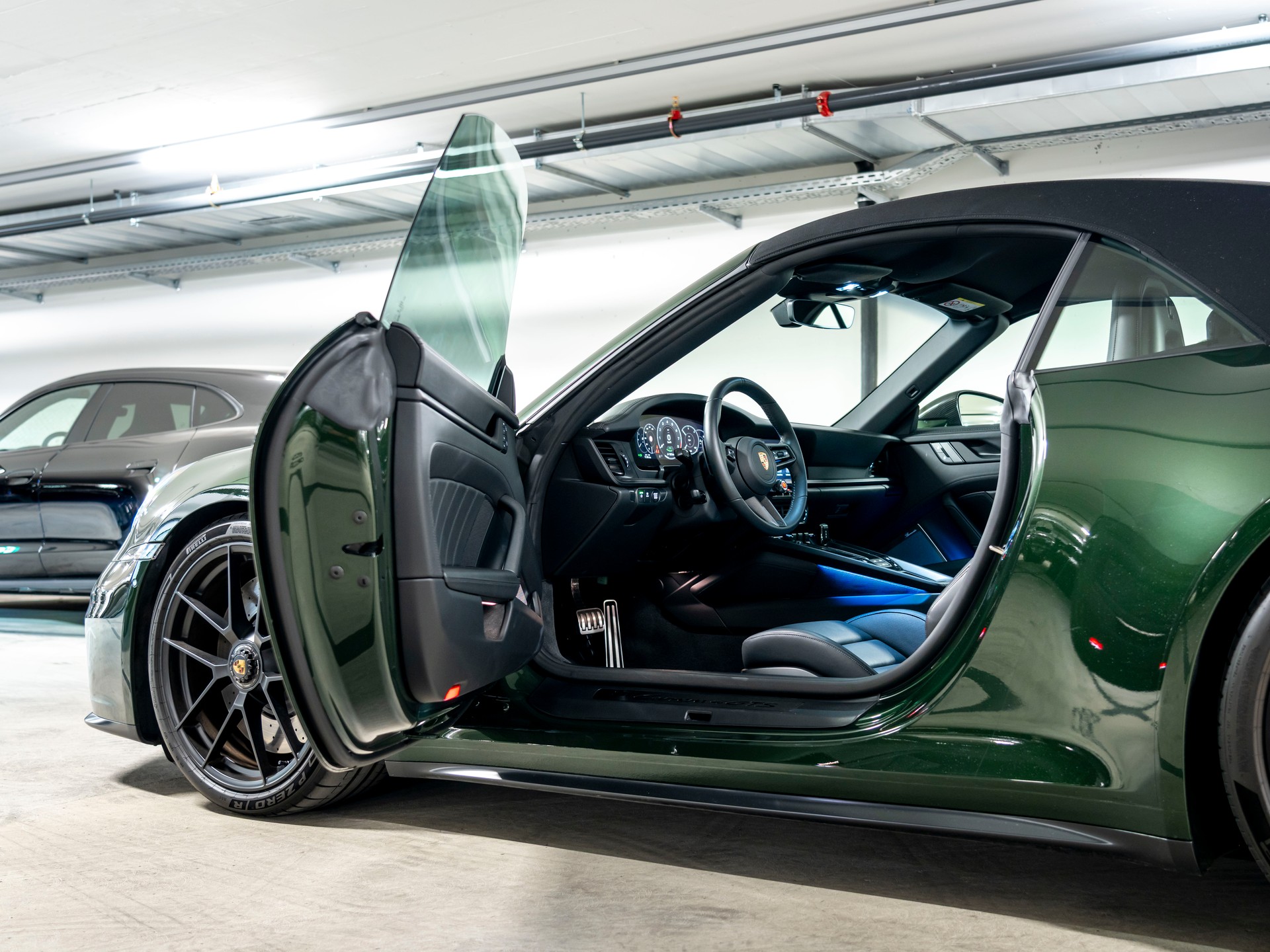 PORSCHE 911 Carrera 4 Cabriolet GTS PDK-image-11