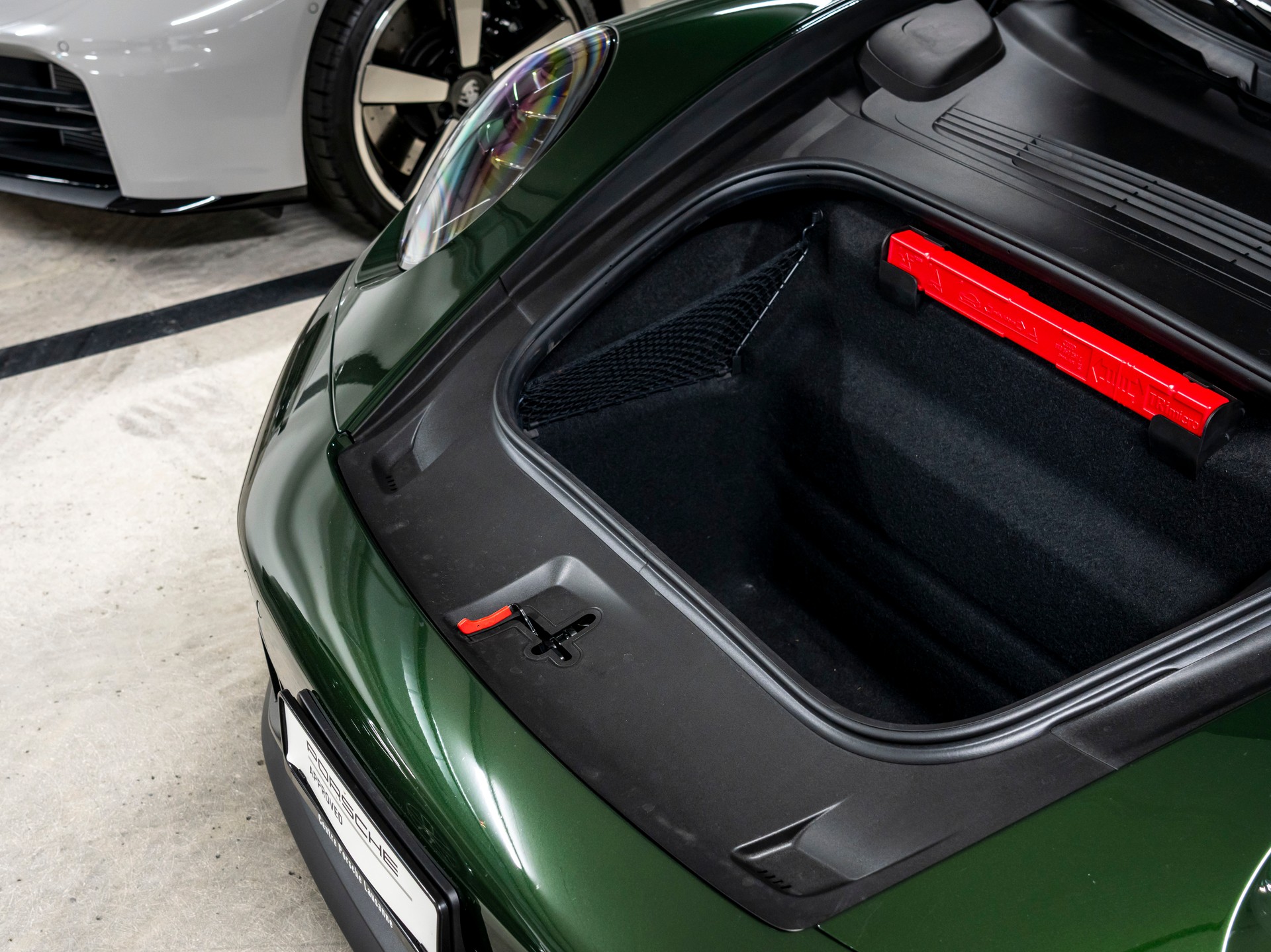 PORSCHE 911 Carrera 4 Cabriolet GTS PDK-image-9