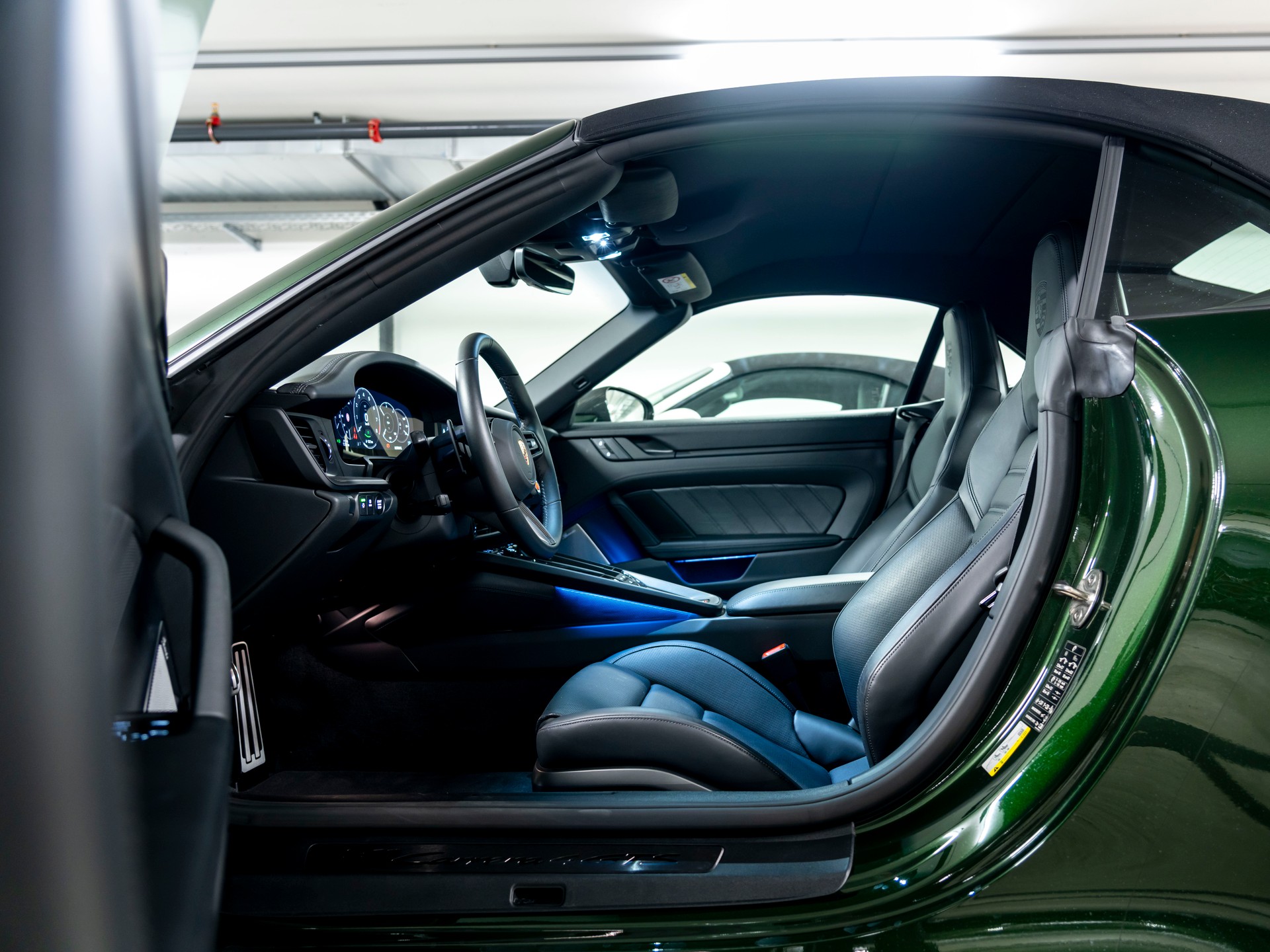 PORSCHE 911 Carrera 4 Cabriolet GTS PDK-image-12