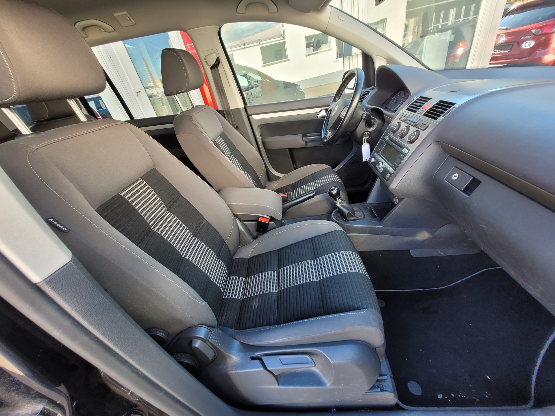 VW Touran 1.6 Conceptline-image-9