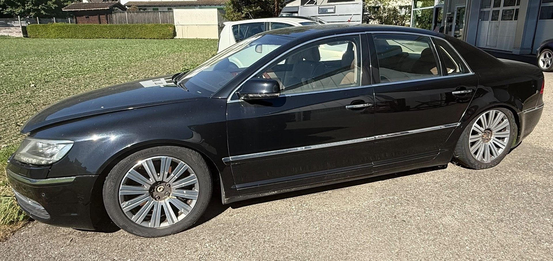 VW Phaeton 4.2 V8 4Motion Tiptronic-image-1