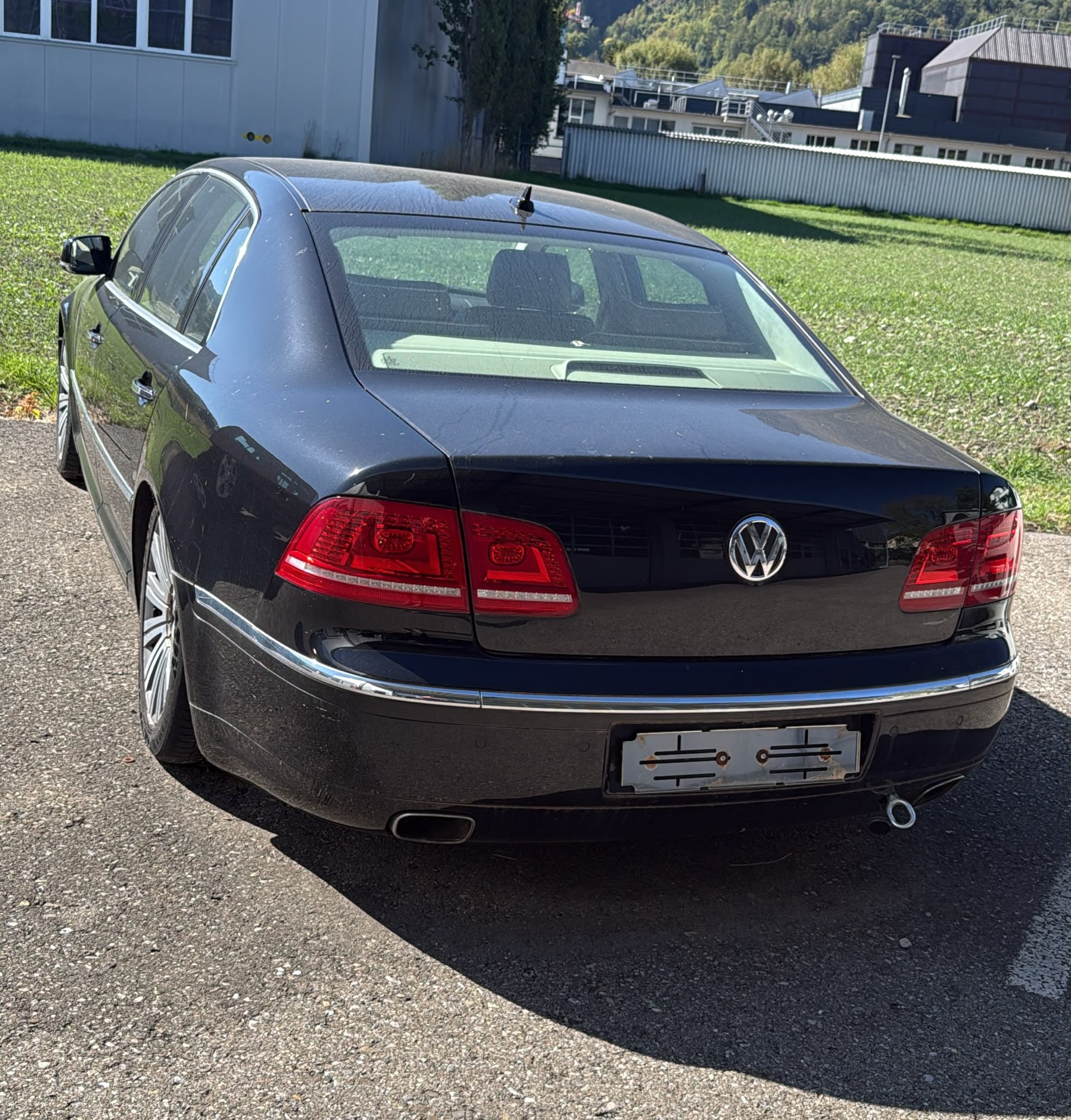 VW Phaeton 4.2 V8 4Motion Tiptronic-image-3