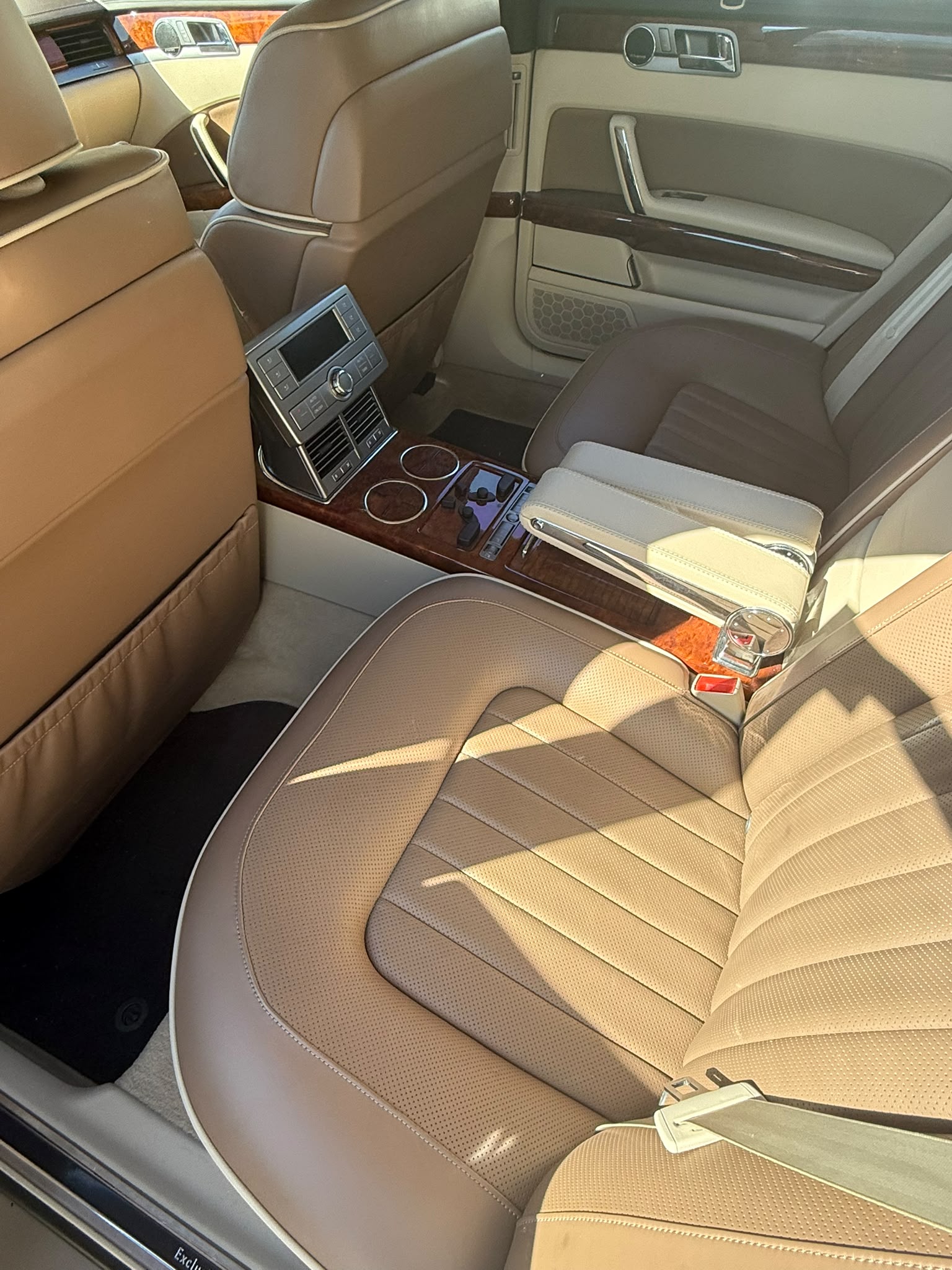 VW Phaeton 4.2 V8 4Motion Tiptronic-image-5