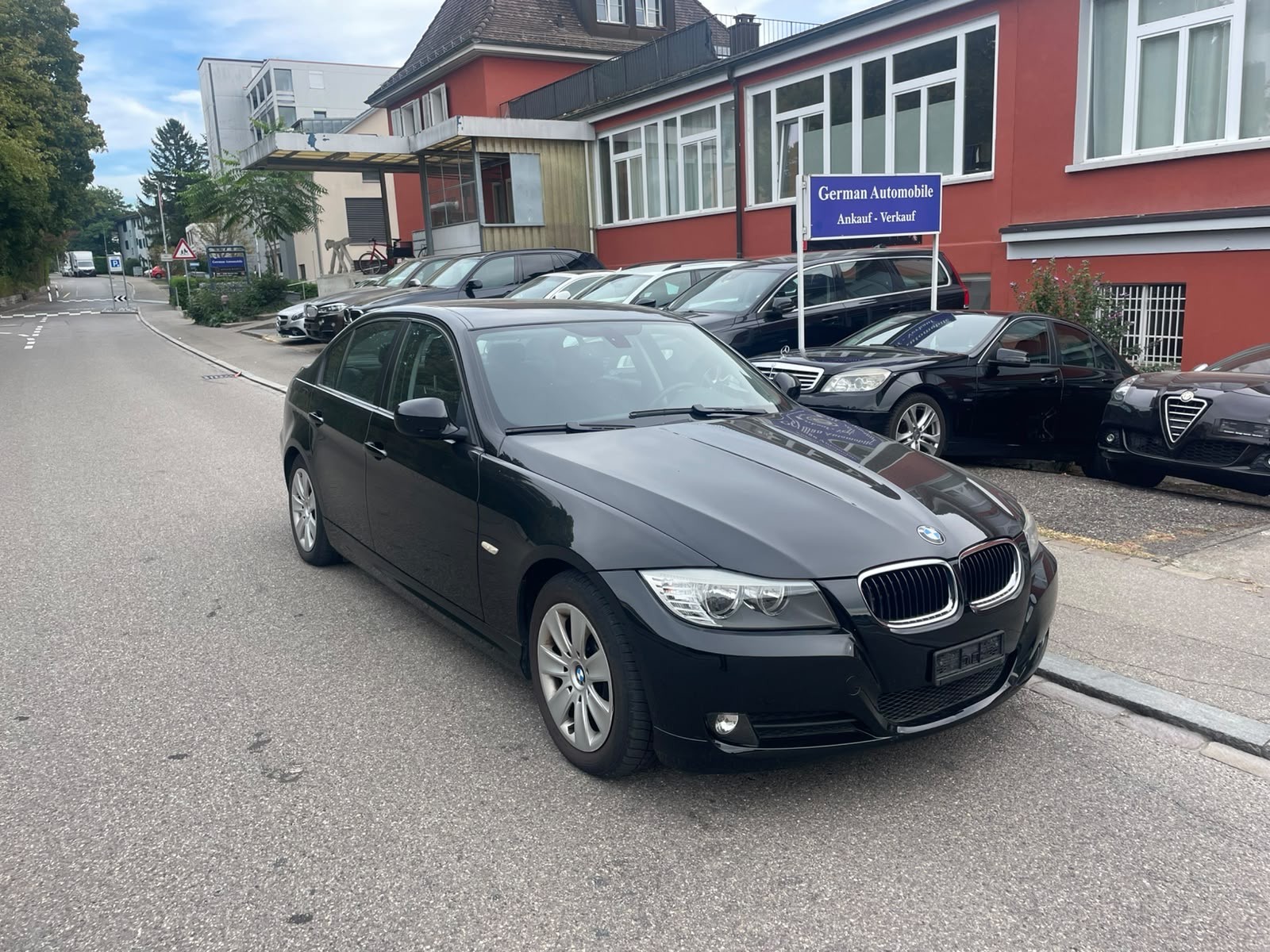 BMW 318i-image-4